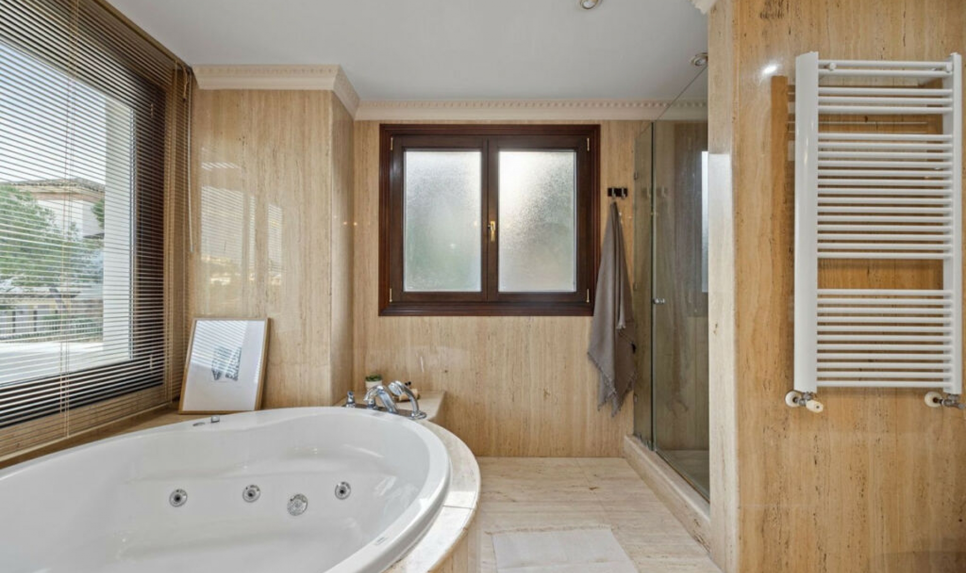 Resale - House -
Los Arqueros