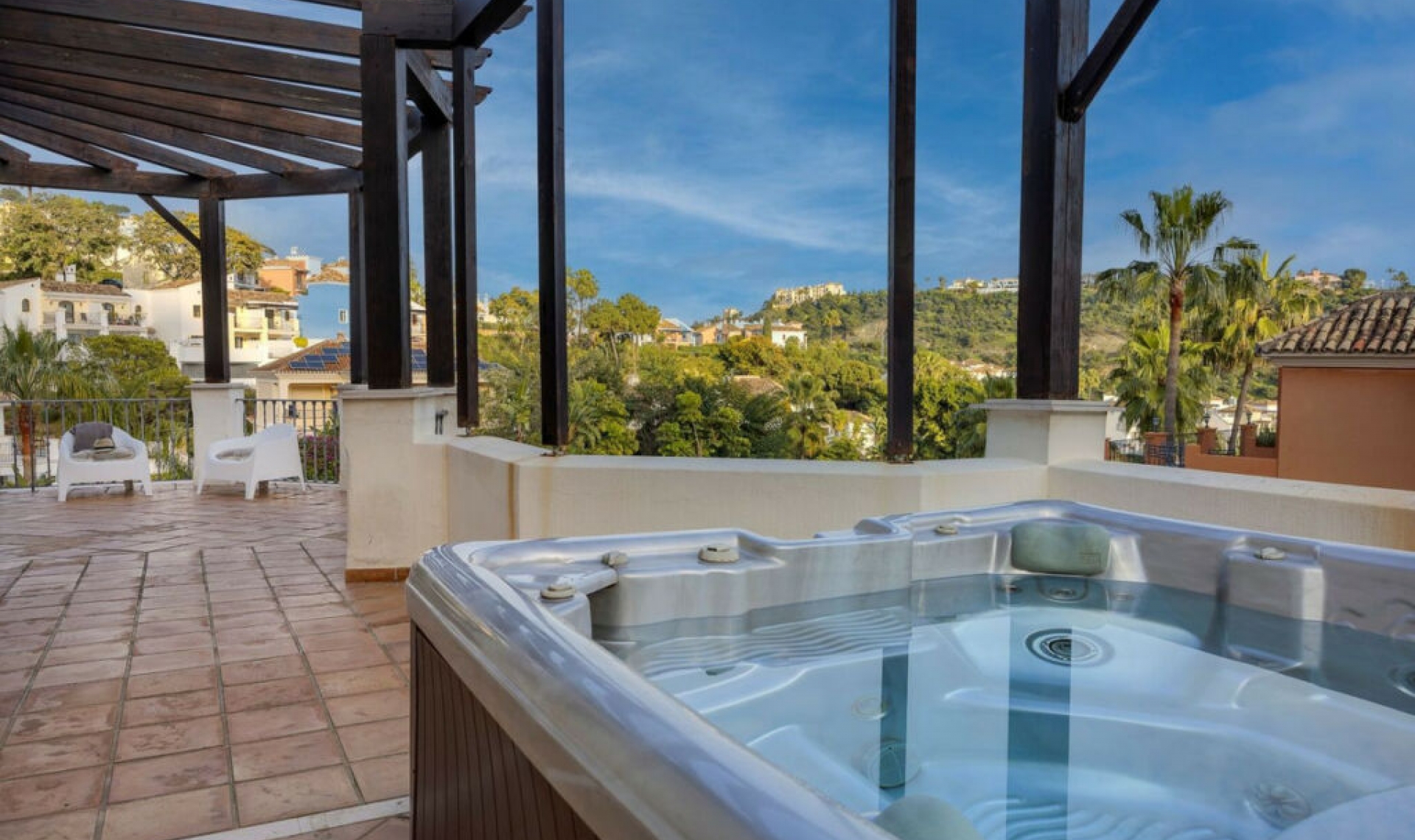 Resale - House -
Los Arqueros