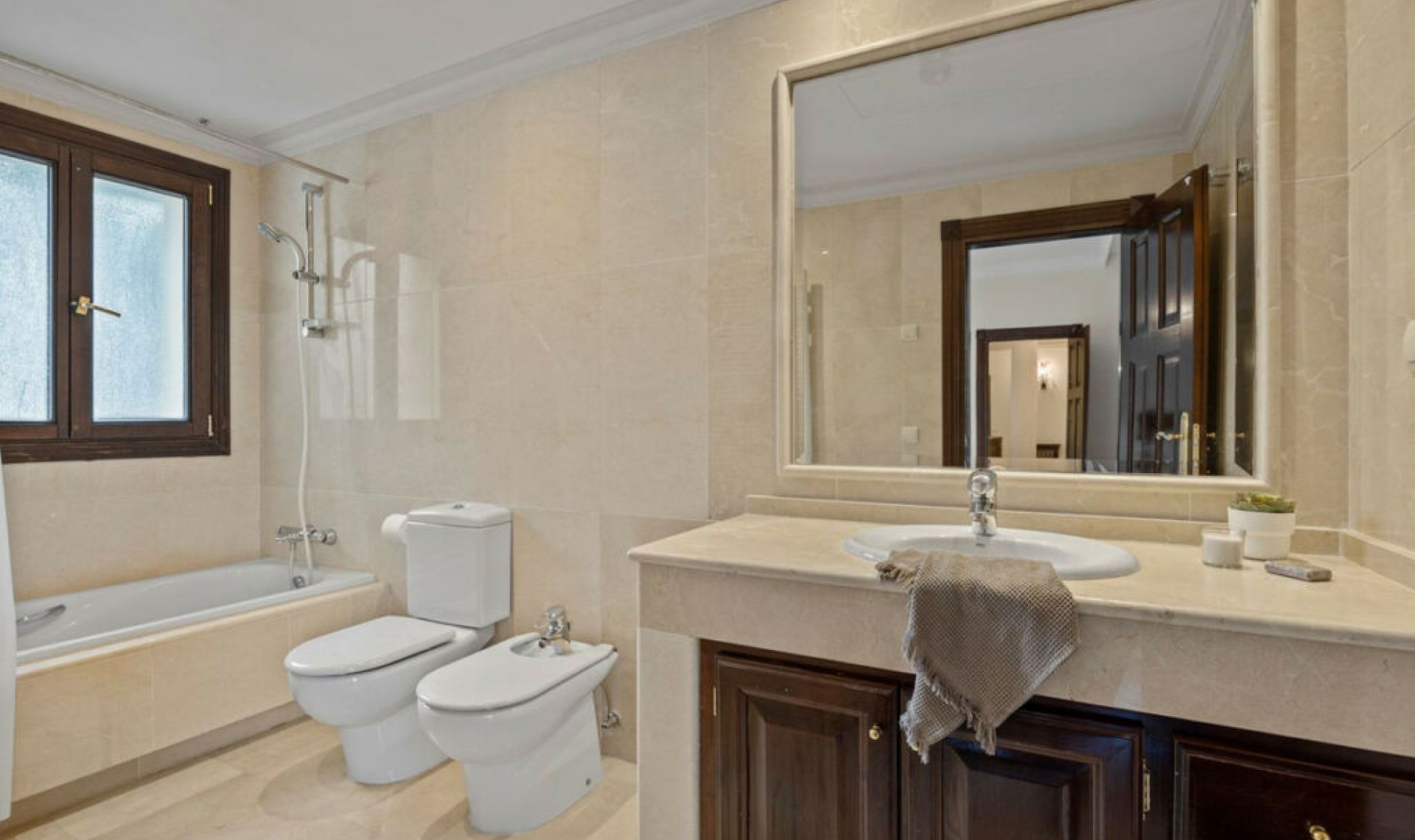 Resale - House -
Los Arqueros