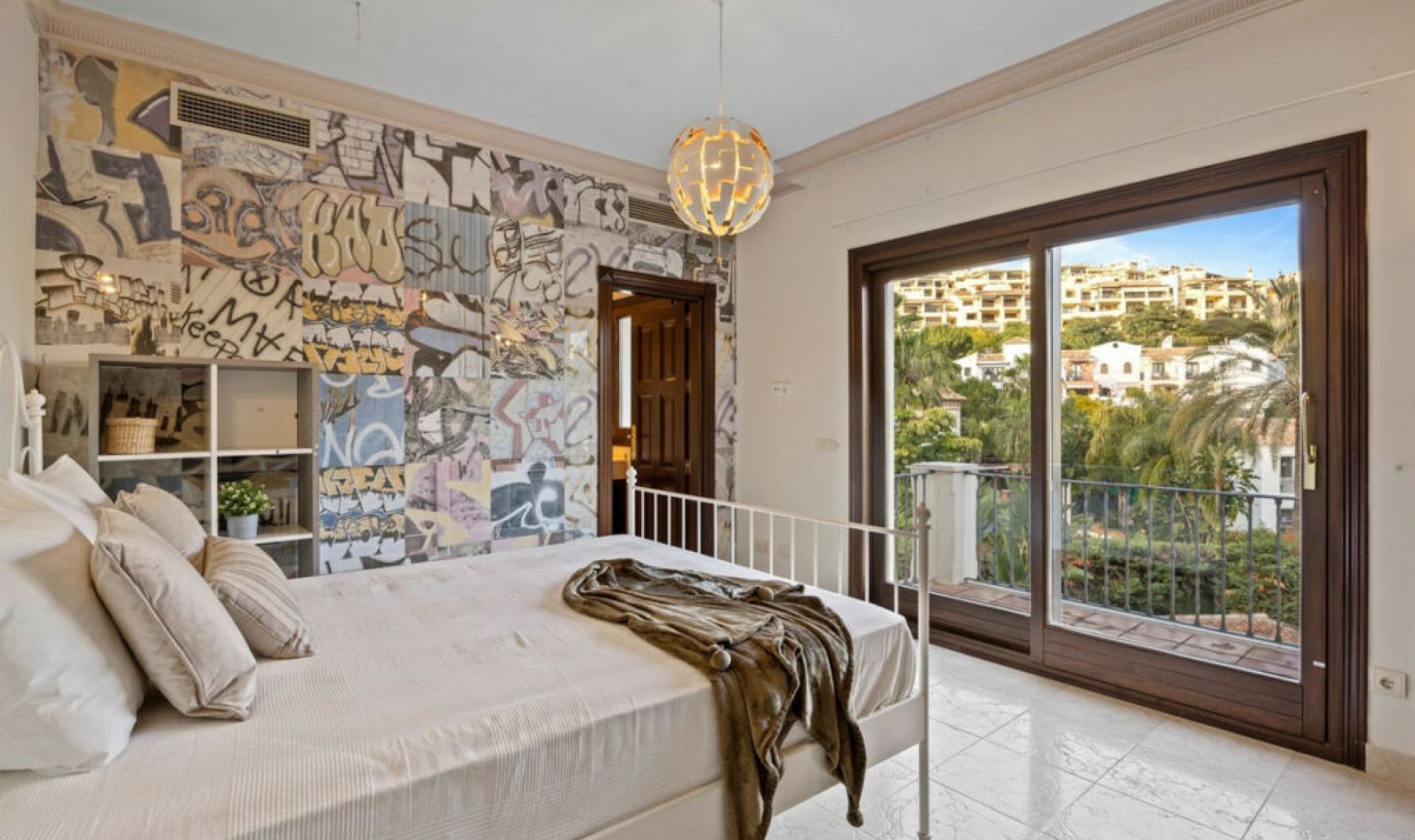 Resale - House -
Los Arqueros
