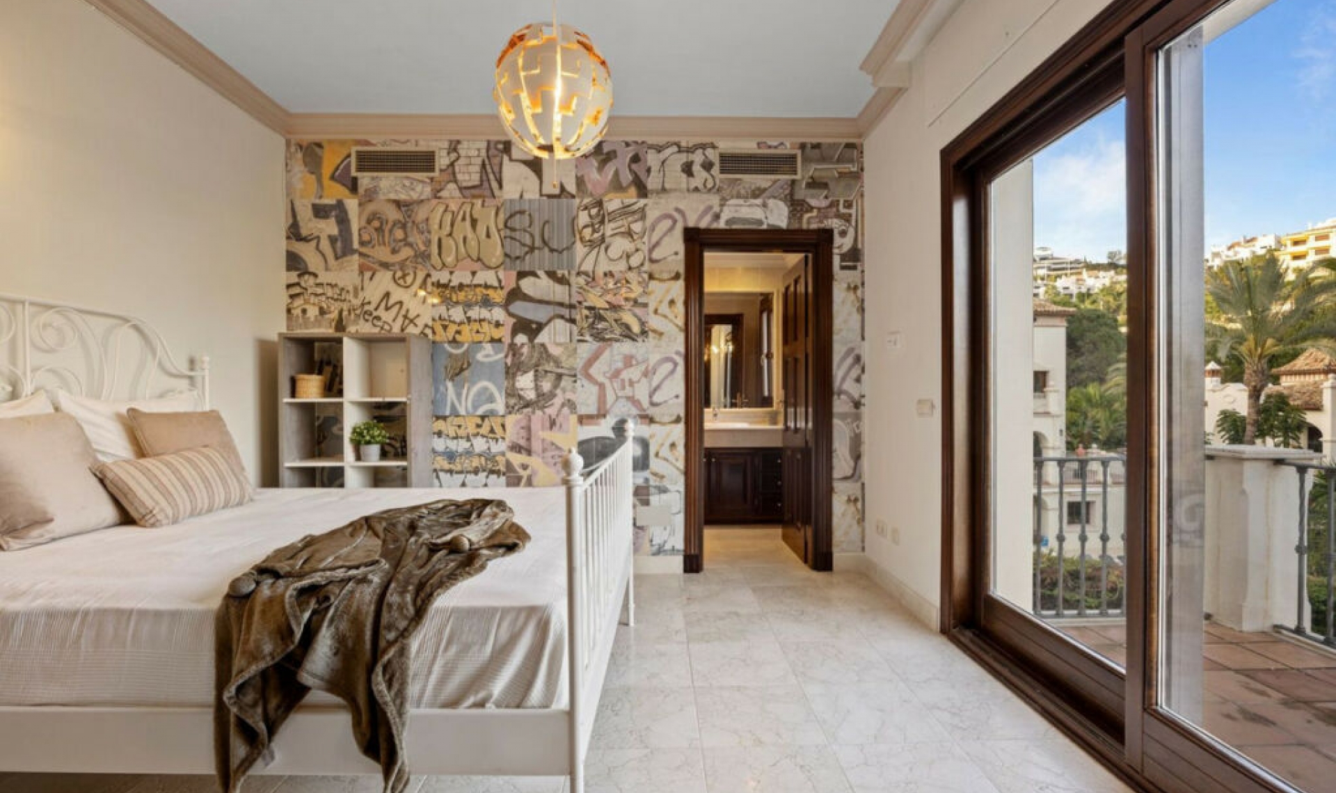Resale - House -
Los Arqueros