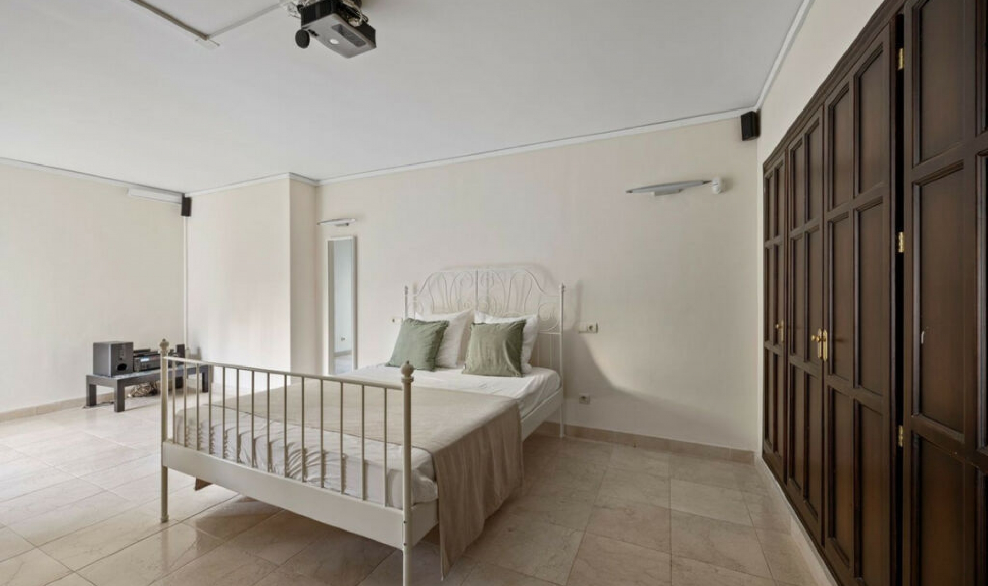 Resale - House -
Los Arqueros