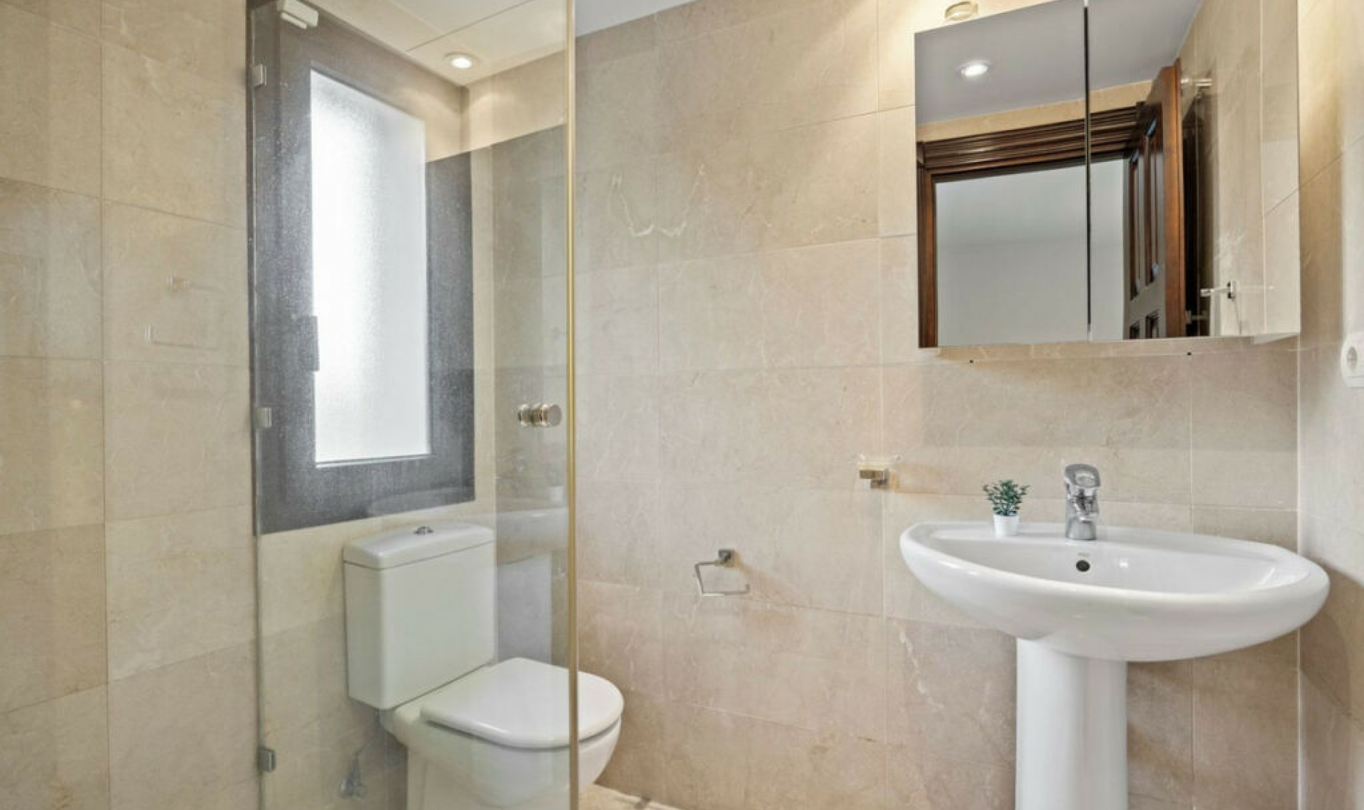 Resale - House -
Los Arqueros
