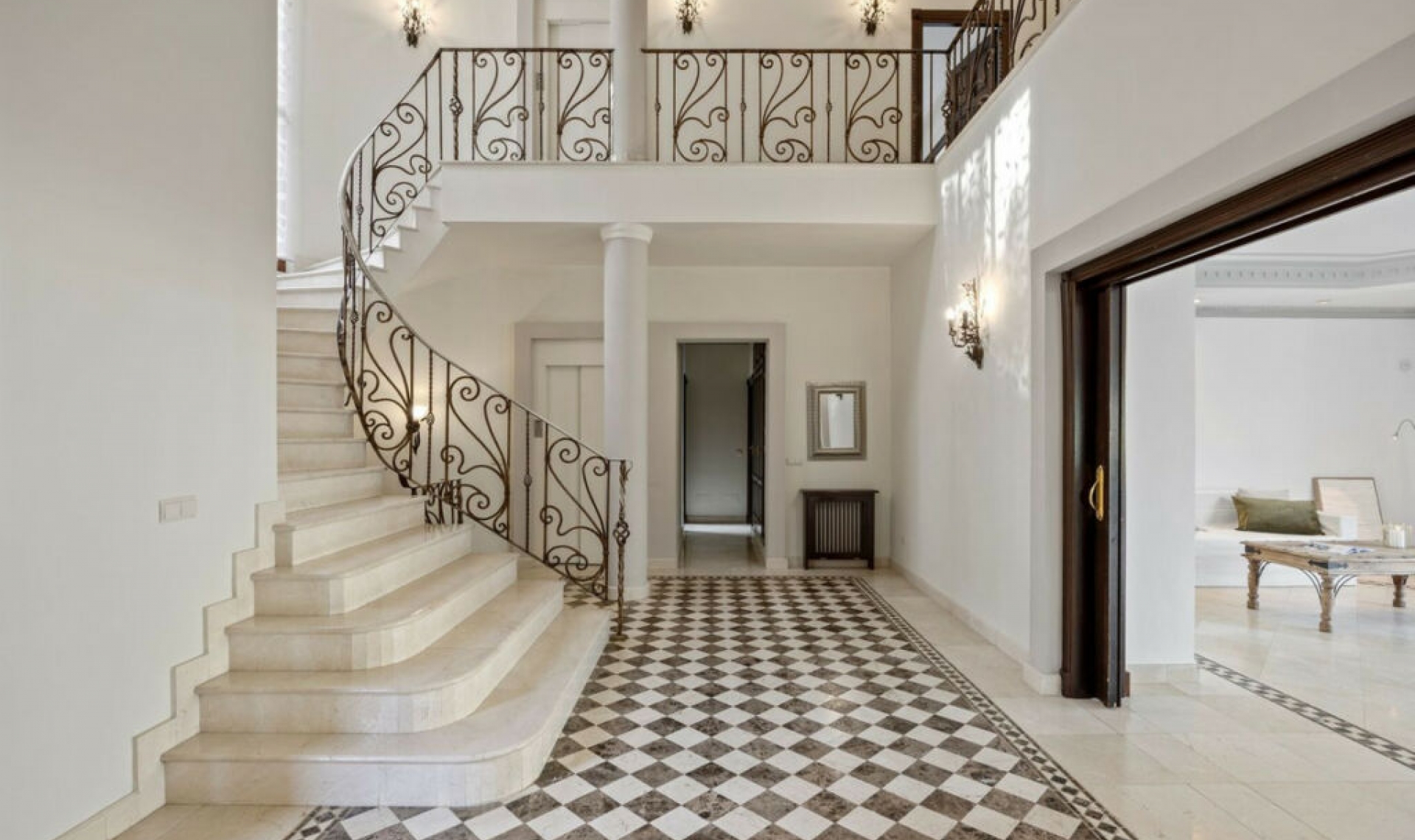 Resale - House -
Los Arqueros