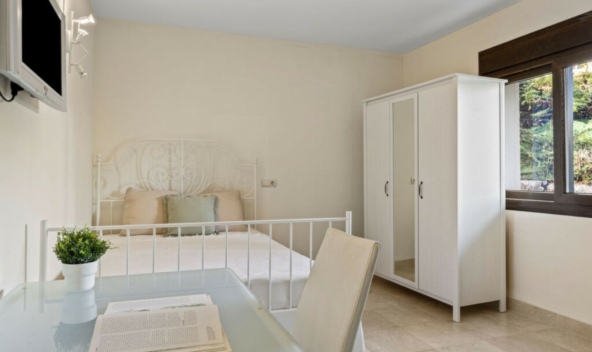 Resale - House -
Los Arqueros