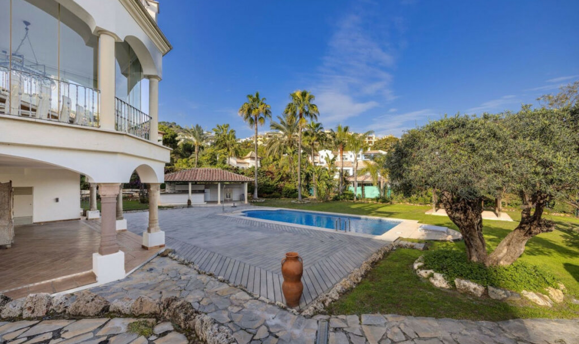 Resale - House -
Los Arqueros