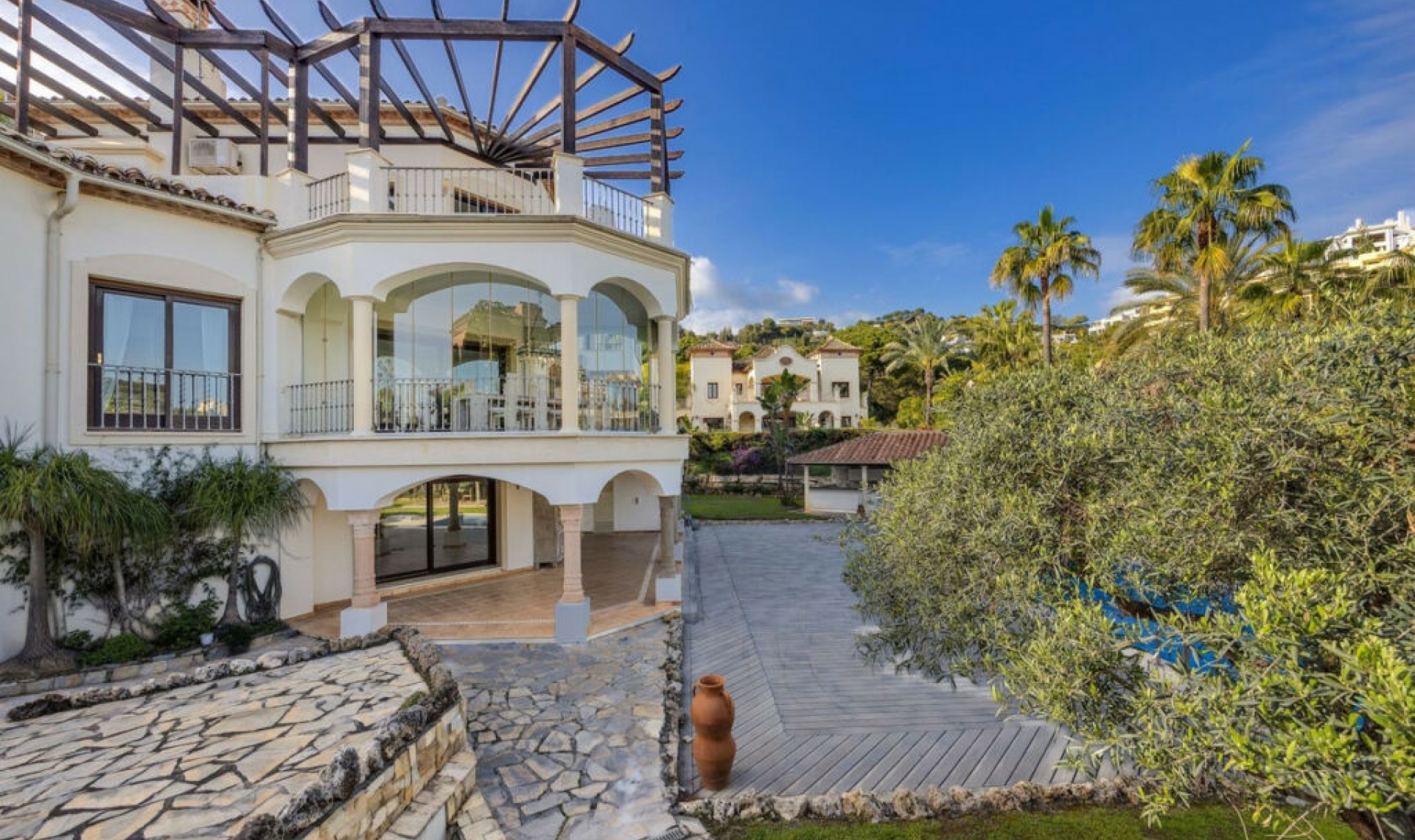 Resale - House -
Los Arqueros