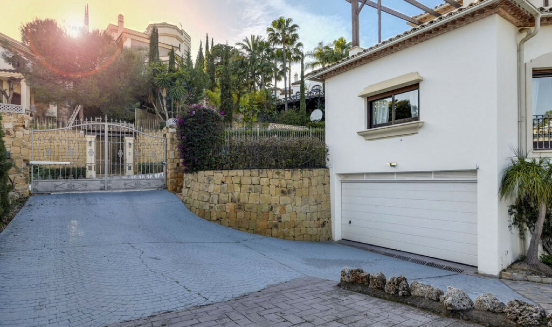 Resale - House -
Los Arqueros