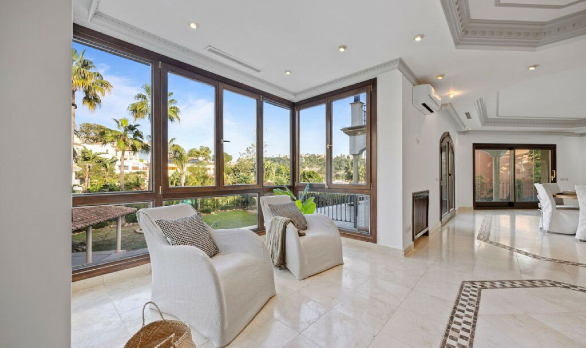 Resale - House -
Los Arqueros