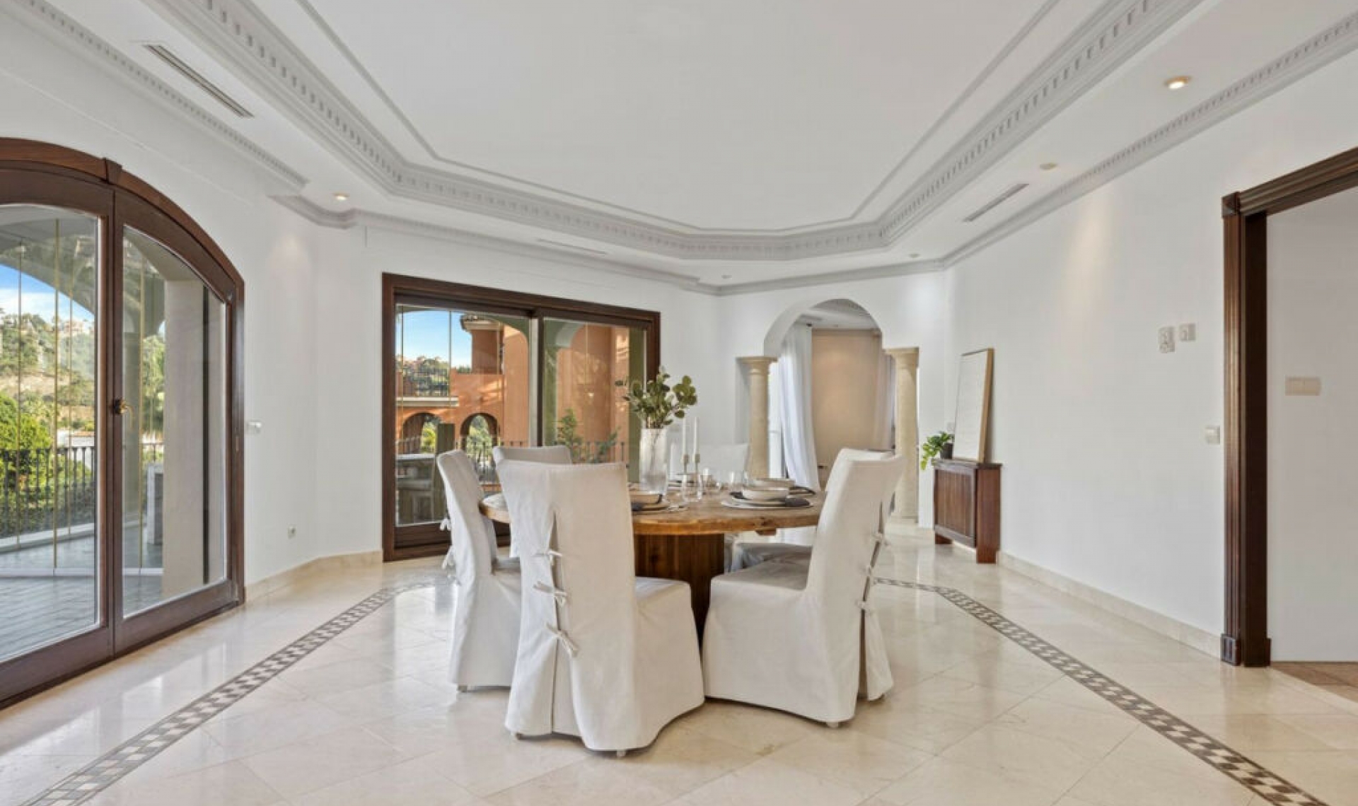 Resale - House -
Los Arqueros