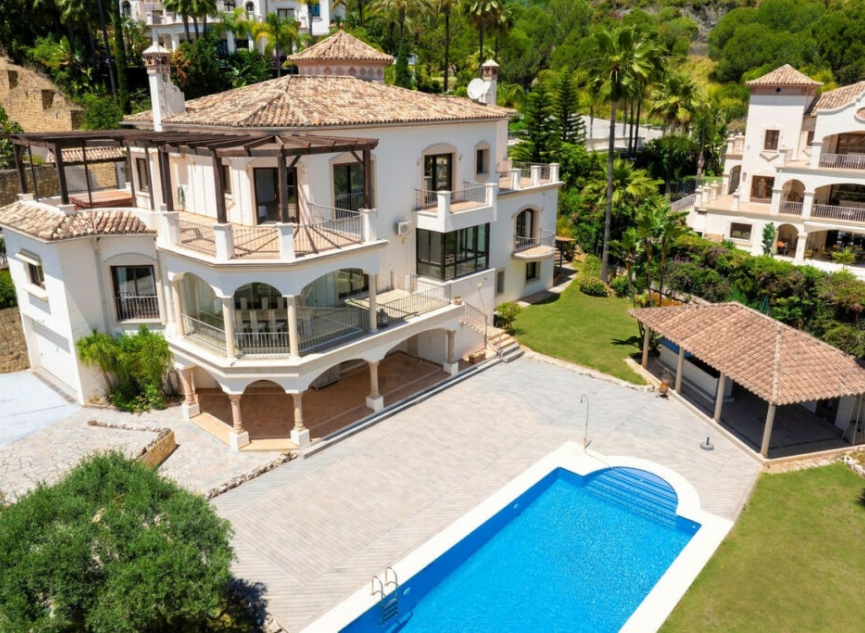 Resale - House -
Los Arqueros