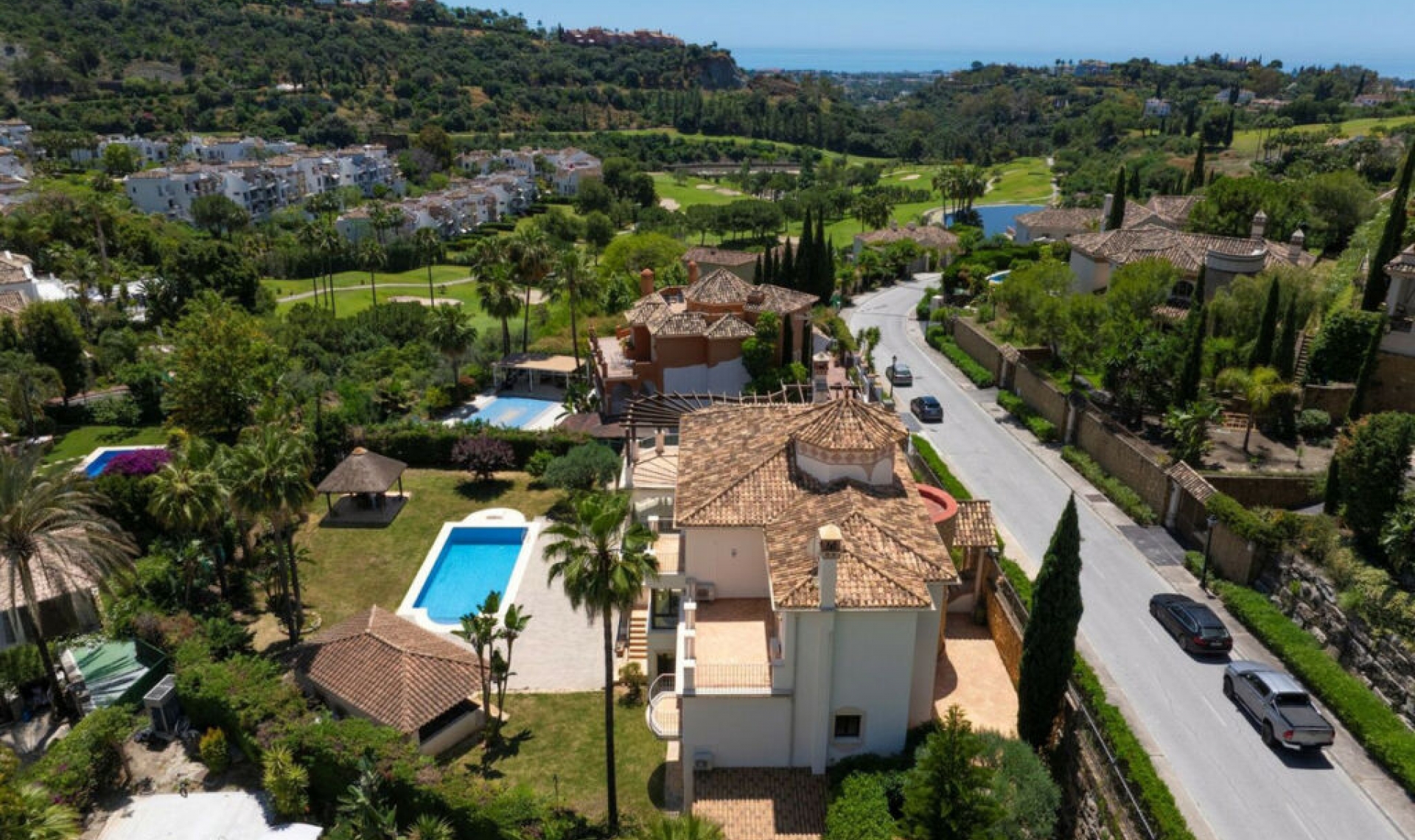 Resale - House -
Los Arqueros