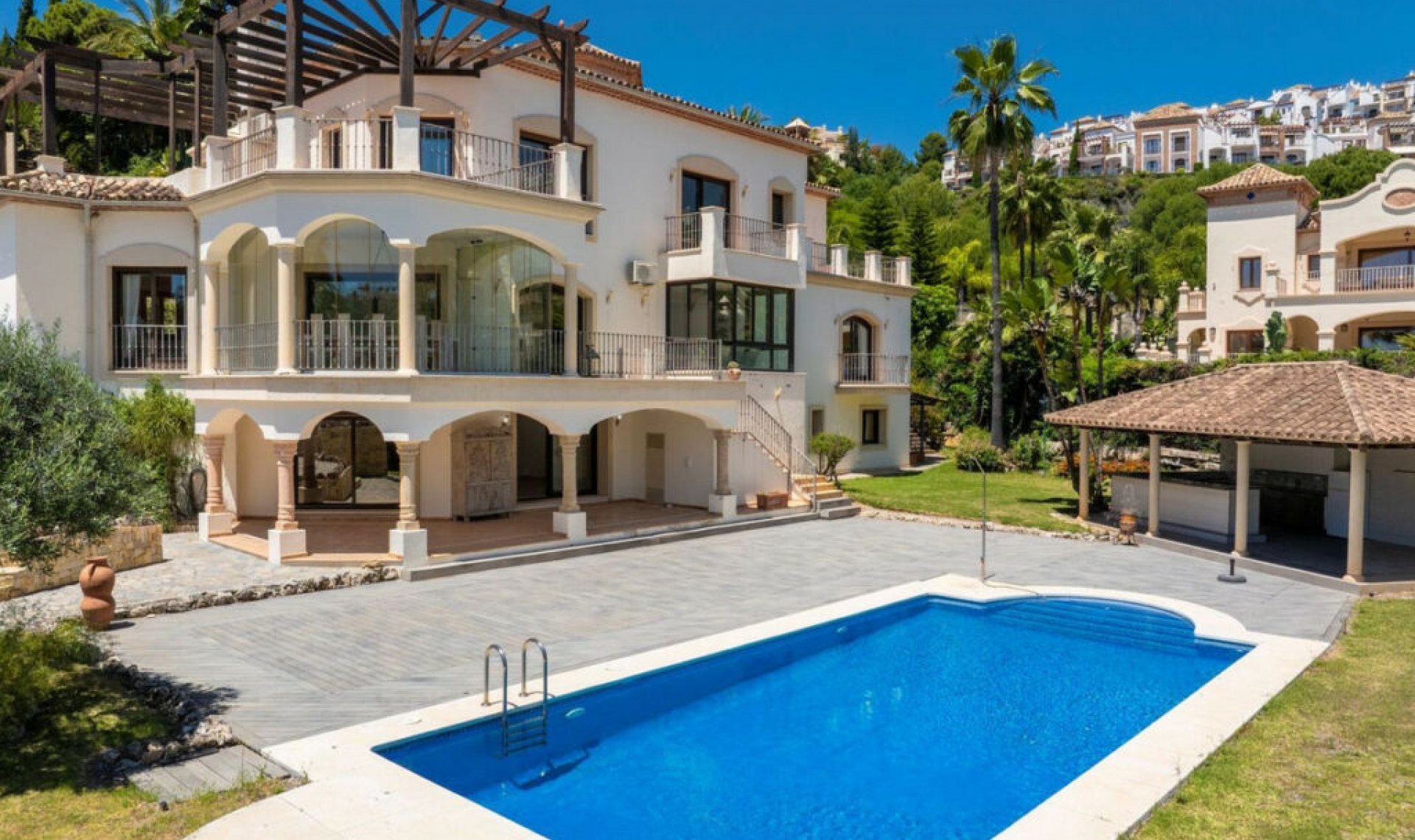 Resale - House -
Los Arqueros