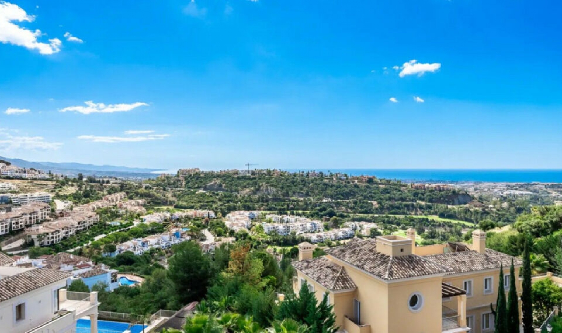 Resale - House -
Los Arqueros