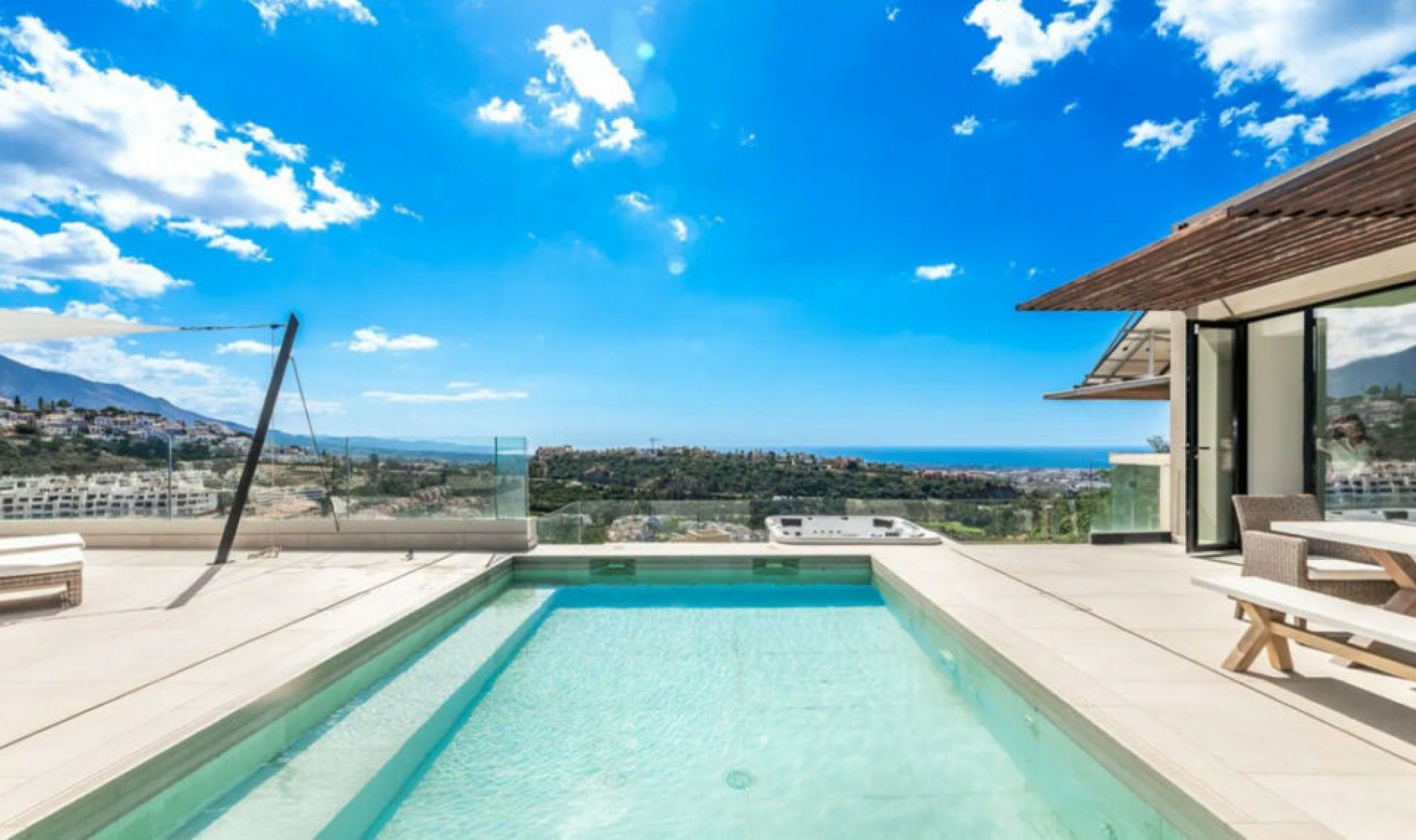 Resale - House -
Los Arqueros