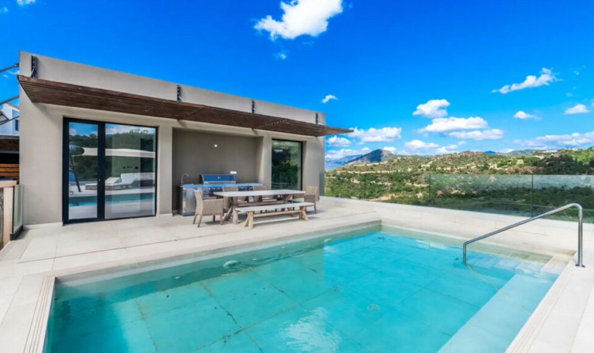 Resale - House -
Los Arqueros