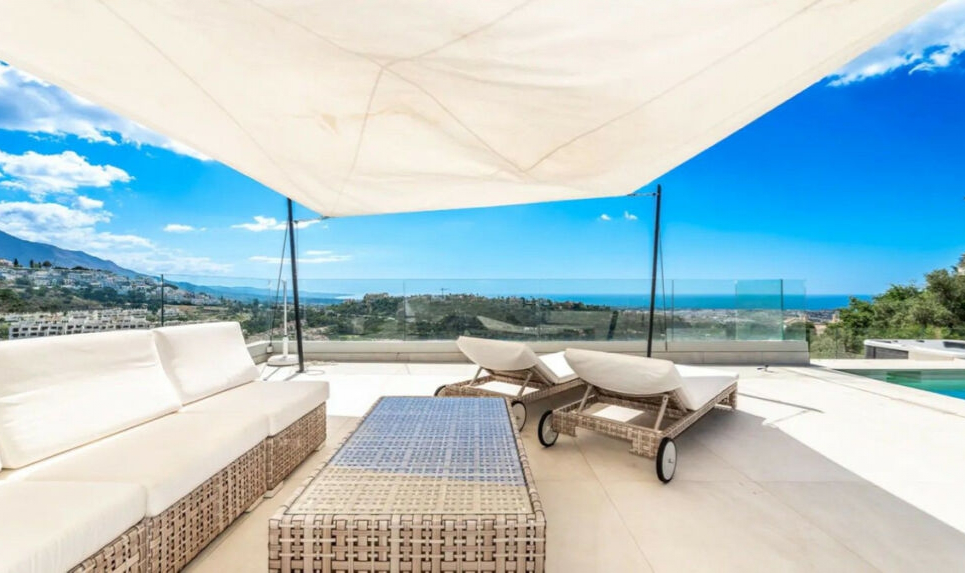 Resale - House -
Los Arqueros