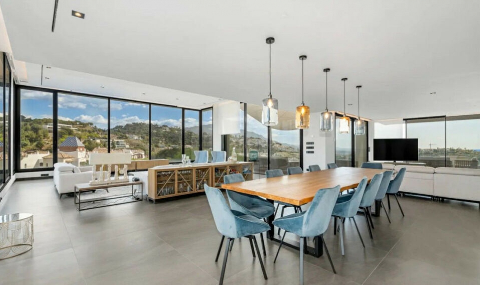 Resale - House -
Los Arqueros