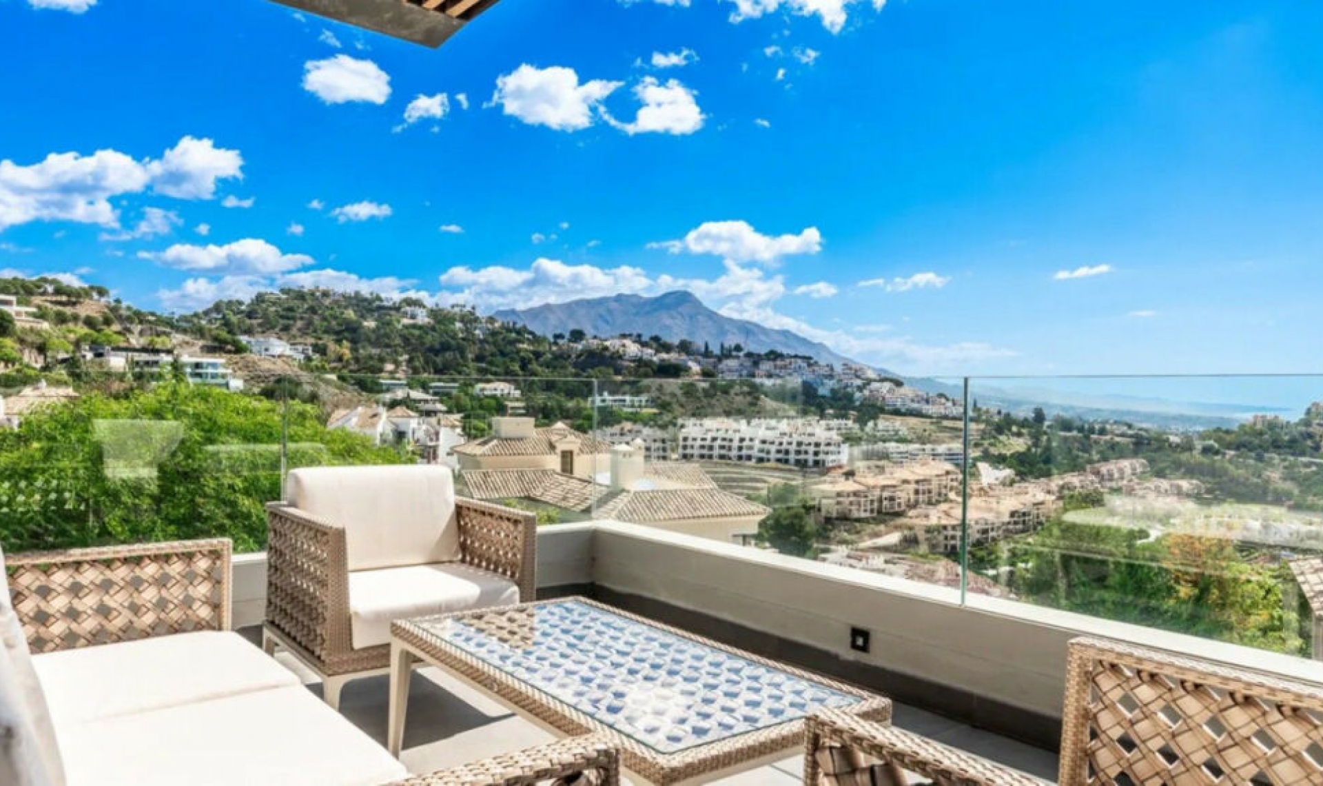 Resale - House -
Los Arqueros