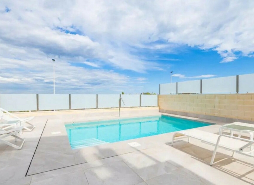 Resale - House -
Los Balcones