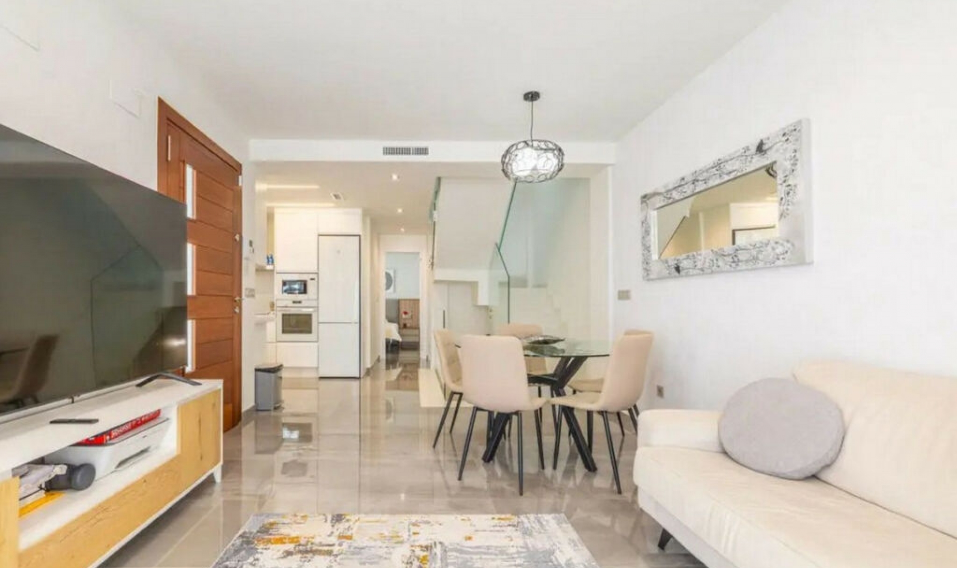 Resale - House -
Los Balcones