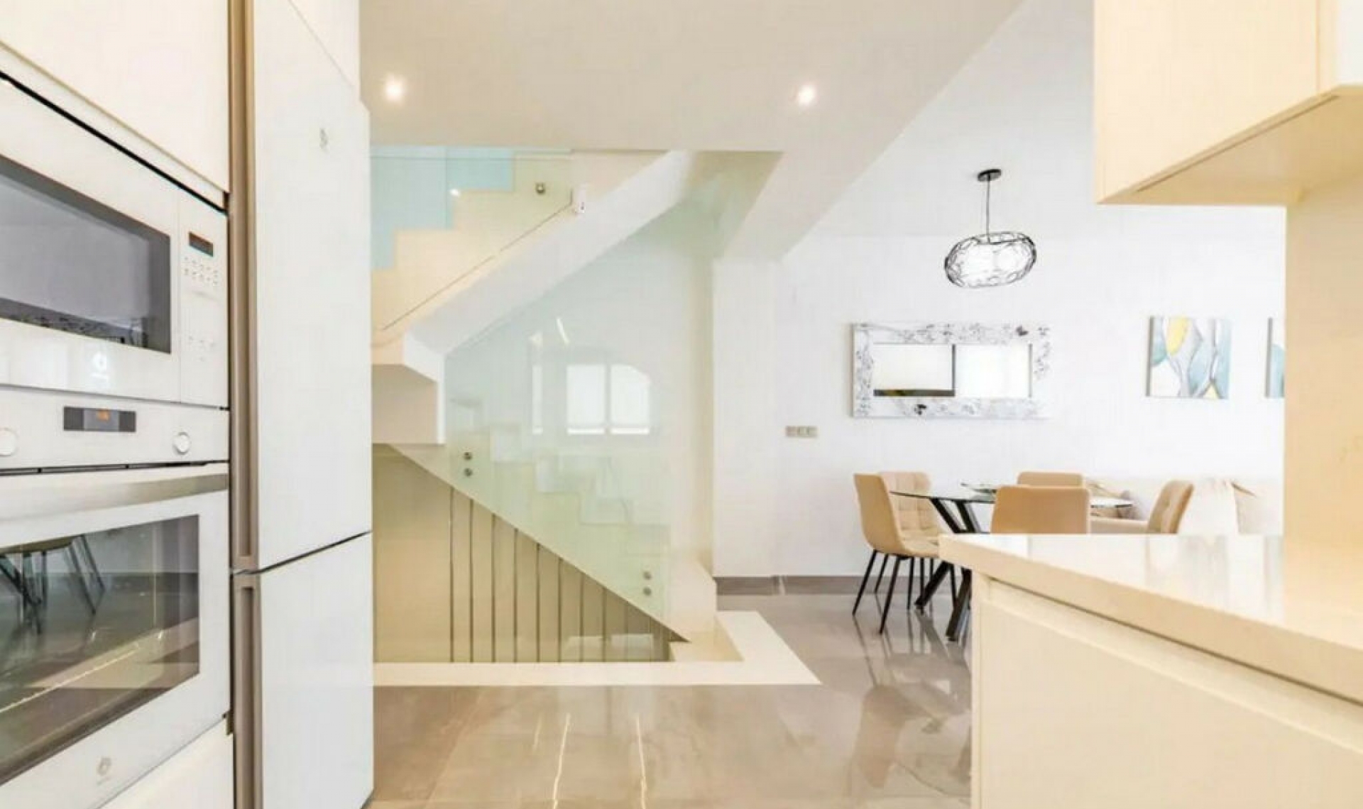 Resale - House -
Los Balcones