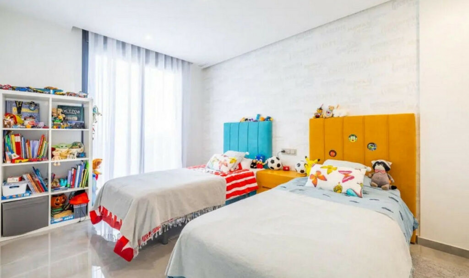 Resale - House -
Los Balcones