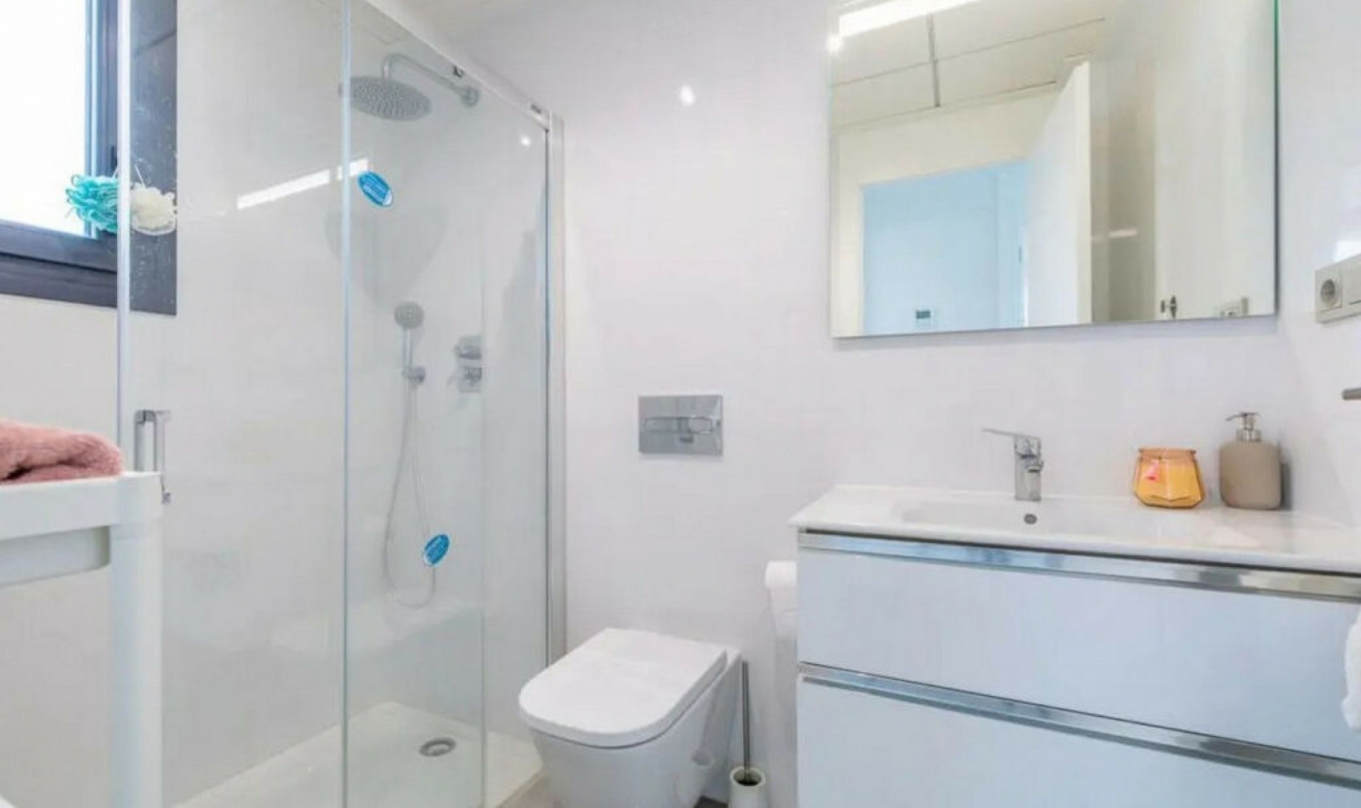 Resale - House -
Los Balcones