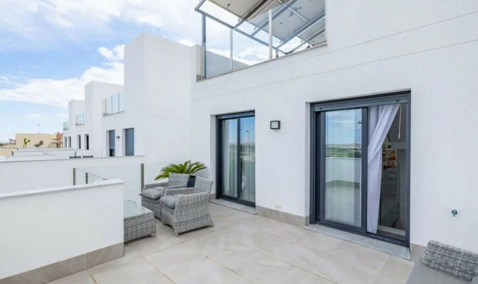 Resale - House -
Los Balcones