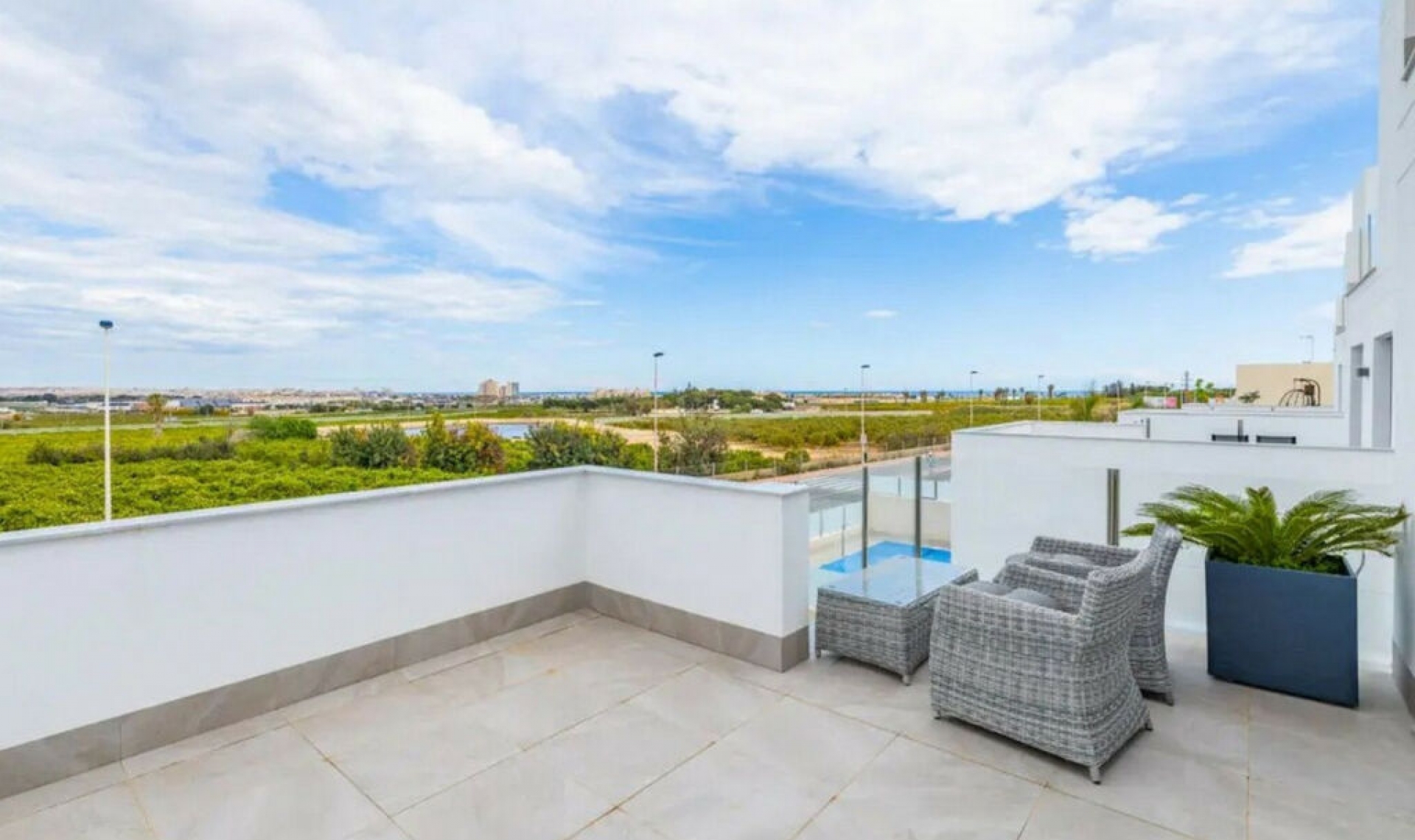 Resale - House -
Los Balcones