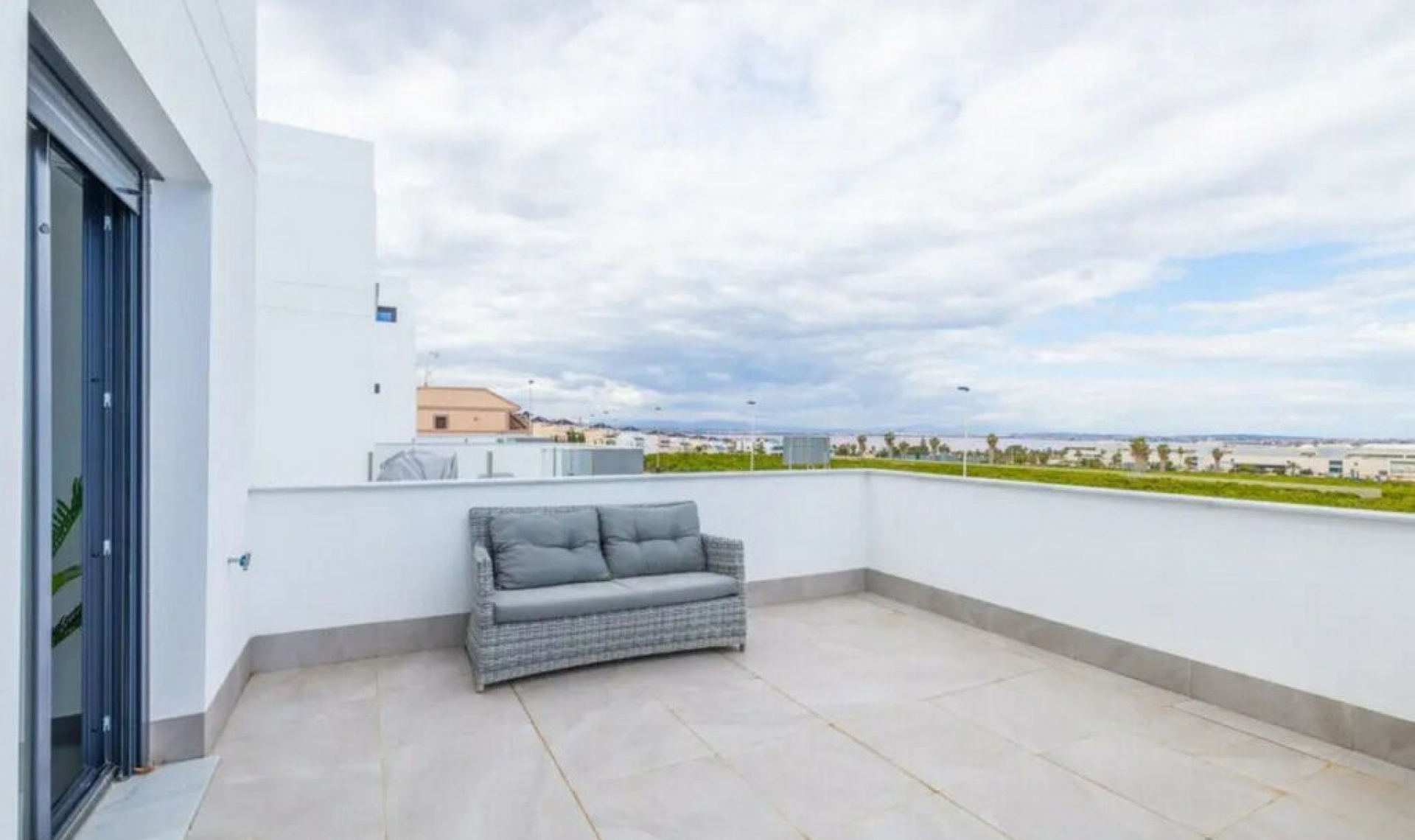 Resale - House -
Los Balcones