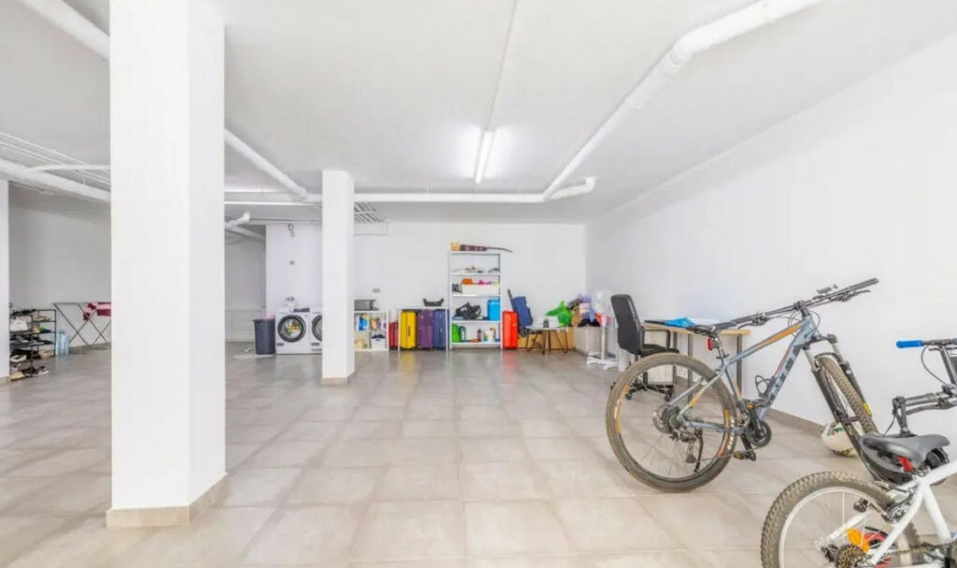 Resale - House -
Los Balcones