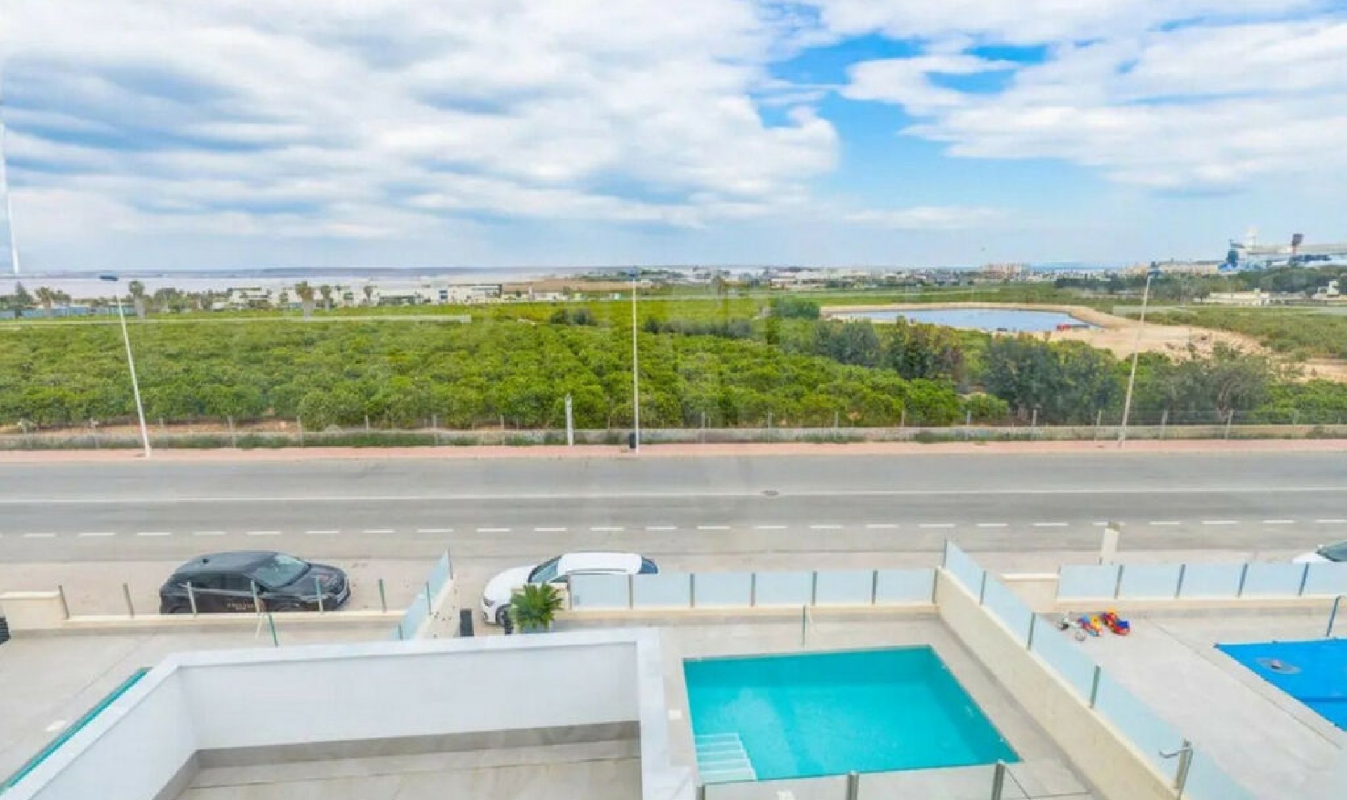 Resale - House -
Los Balcones