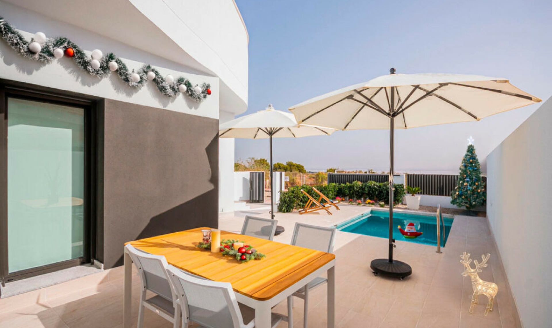 Resale - House -
Los Balcones