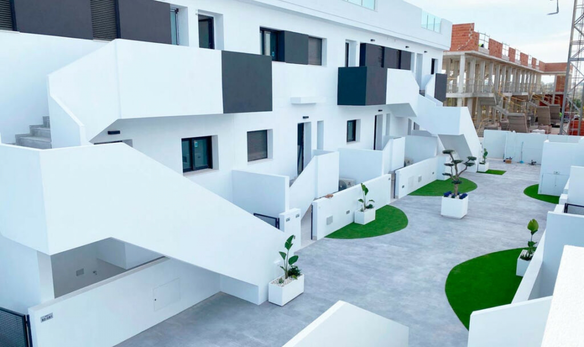 Resale - House -
Los Balcones