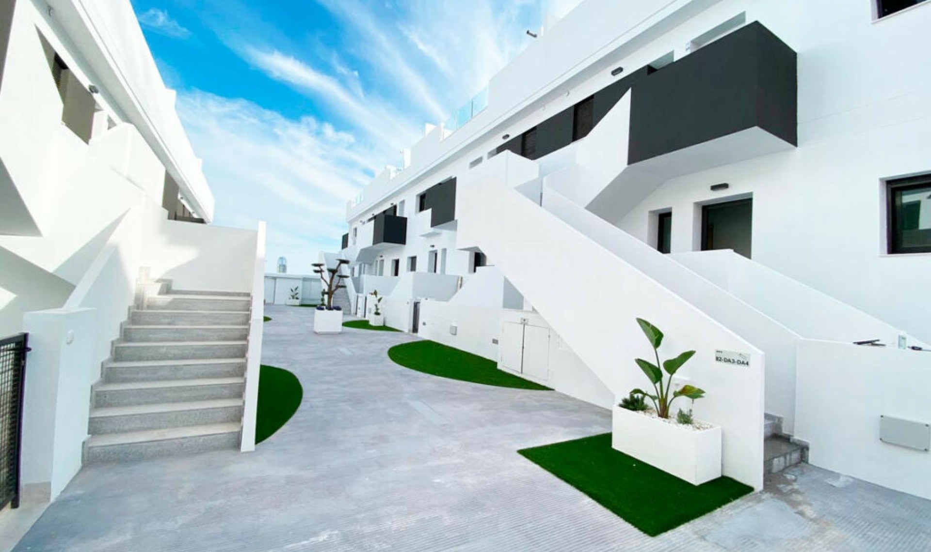 Resale - House -
Los Balcones