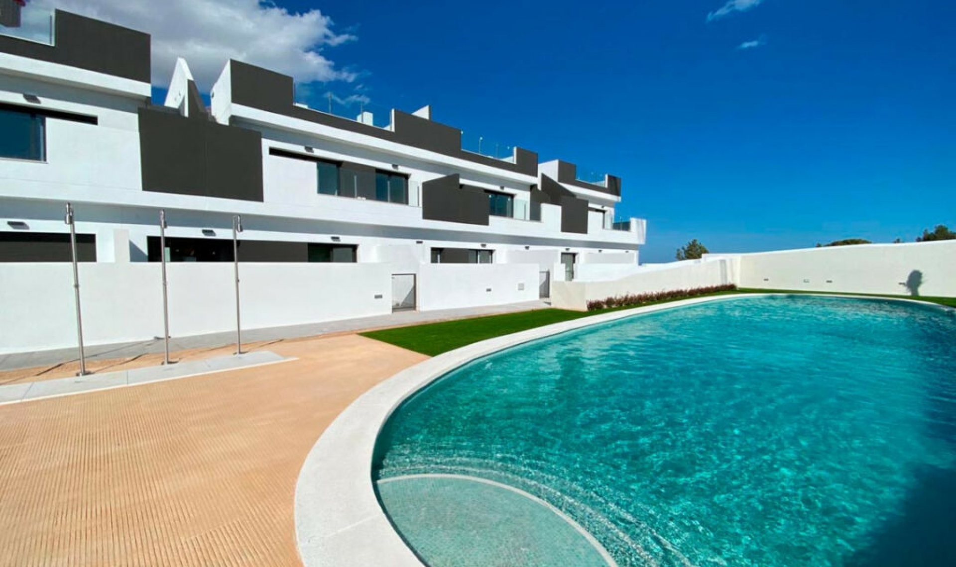 Resale - House -
Los Balcones