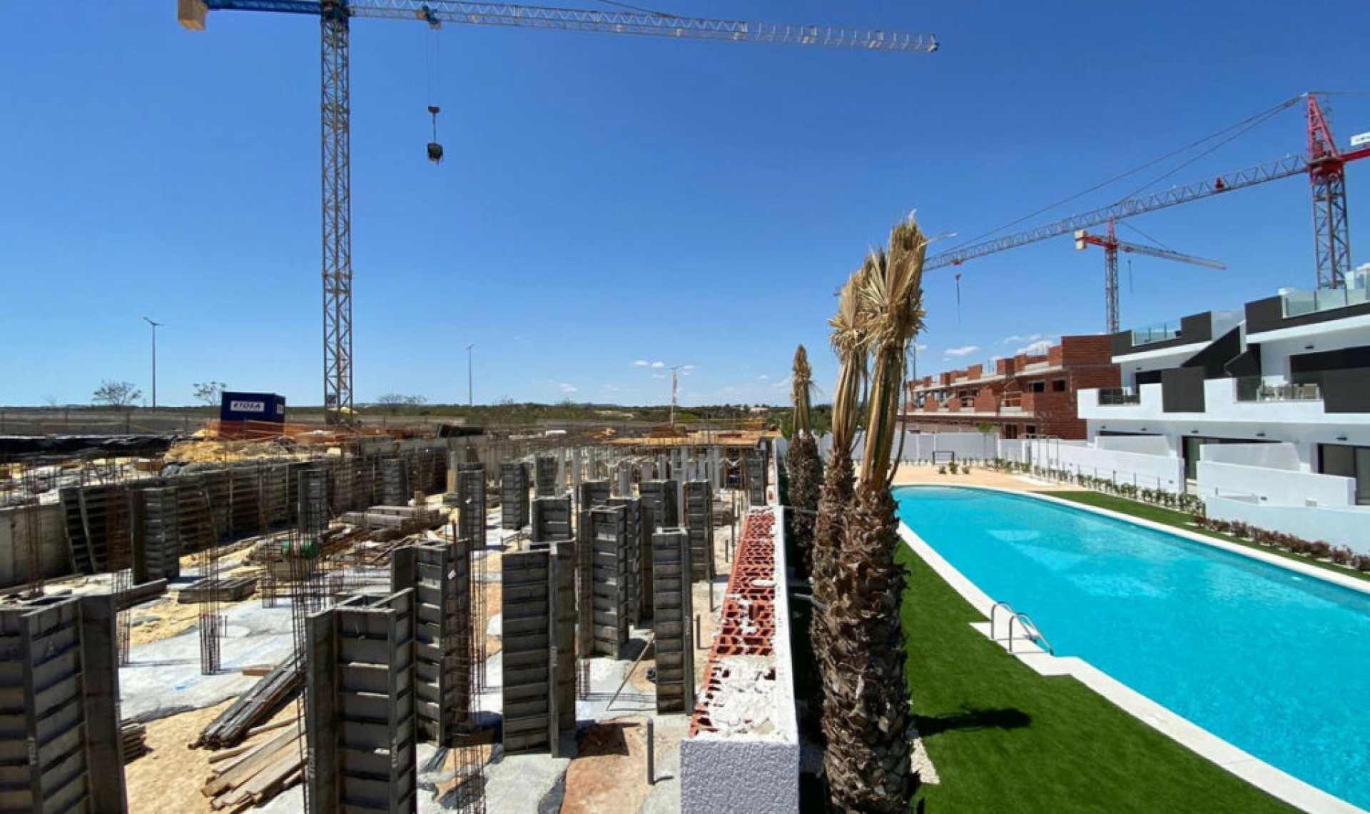 Resale - House -
Los Balcones