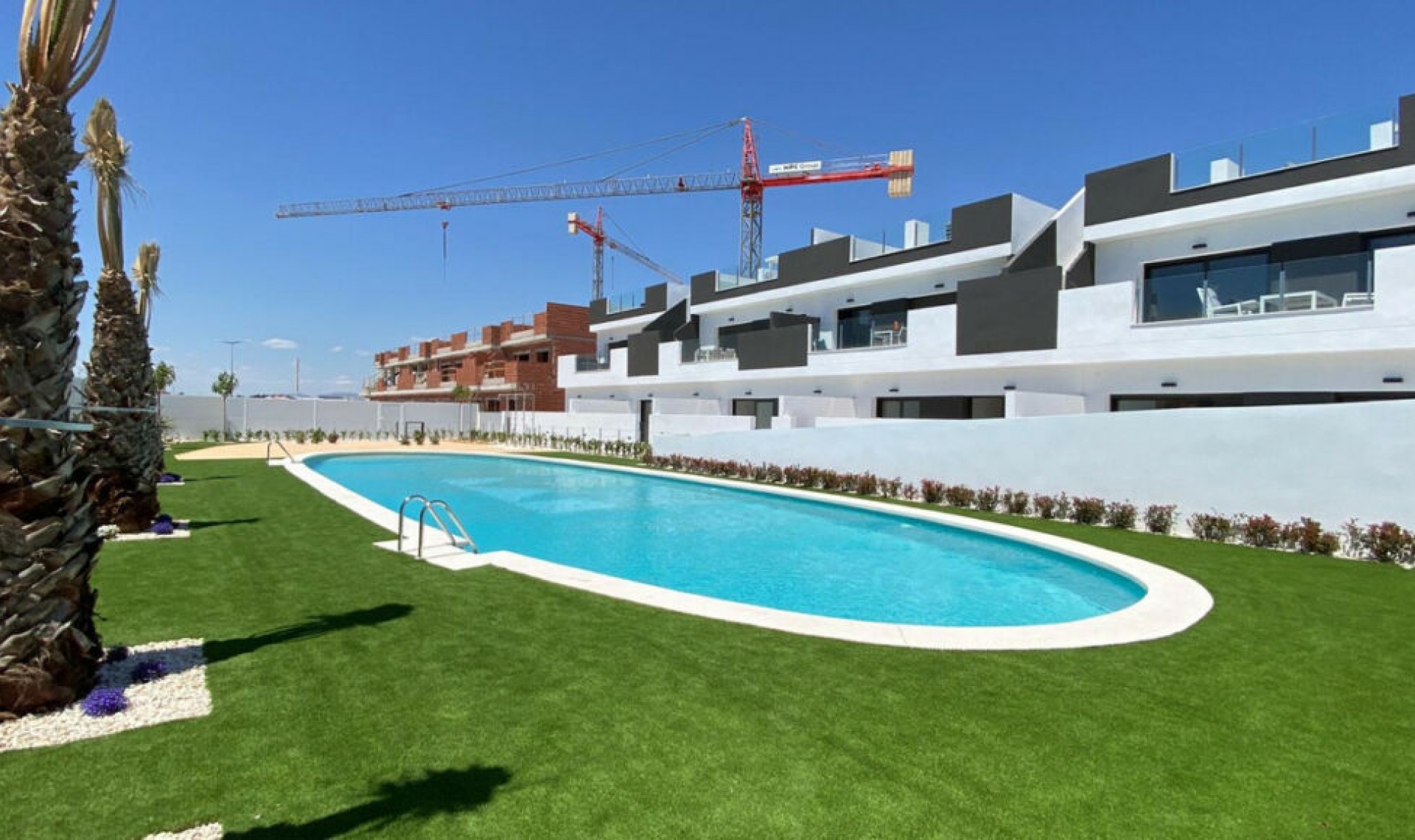 Resale - House -
Los Balcones