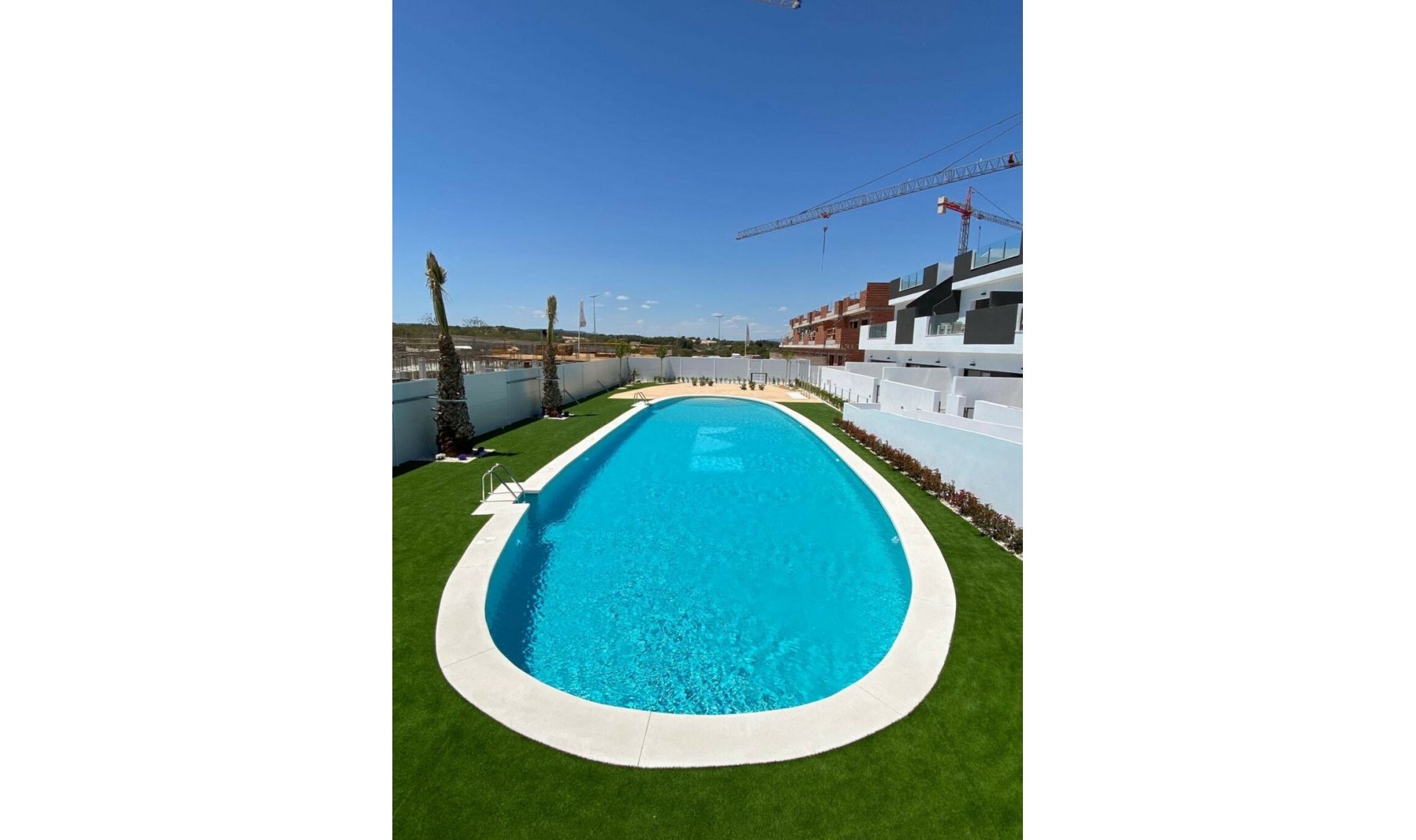 Resale - House -
Los Balcones