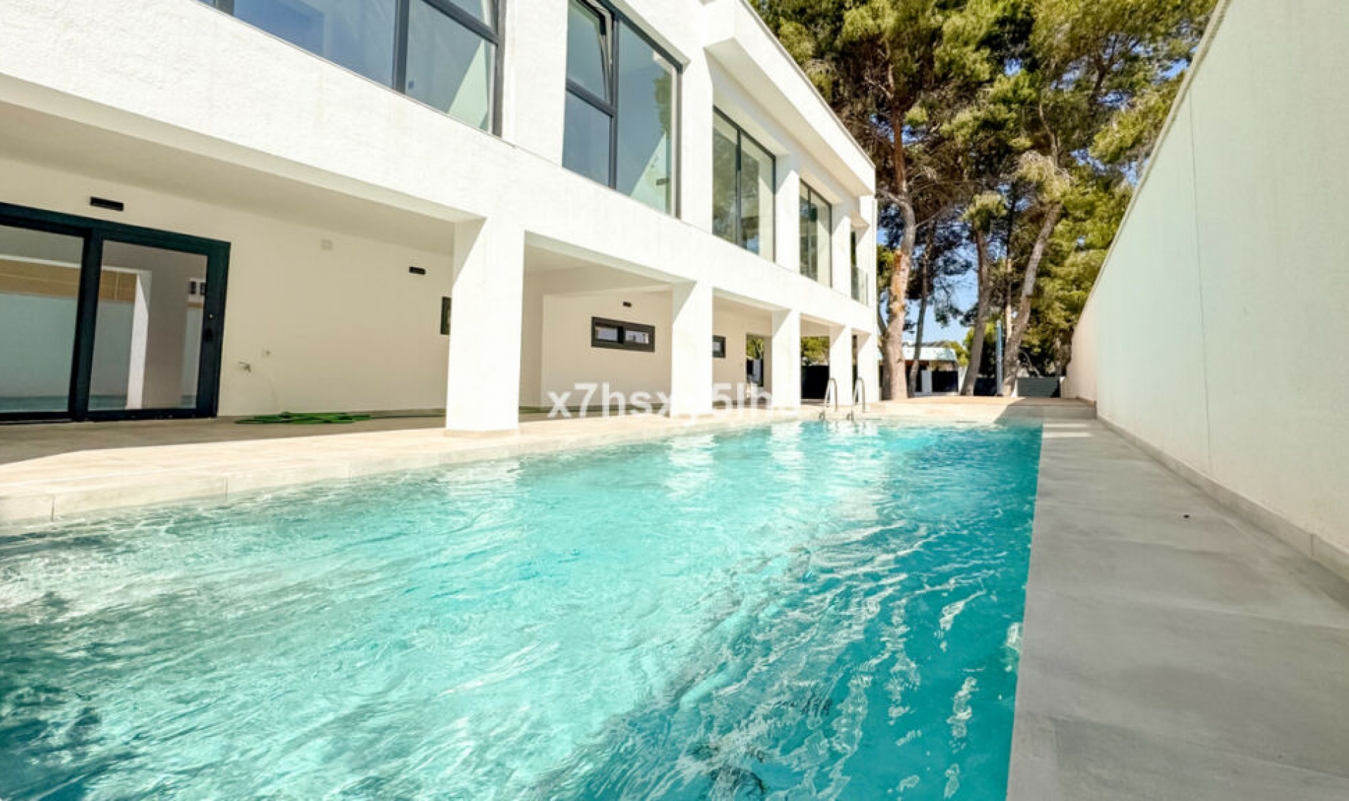 Resale - House -
Los Balcones