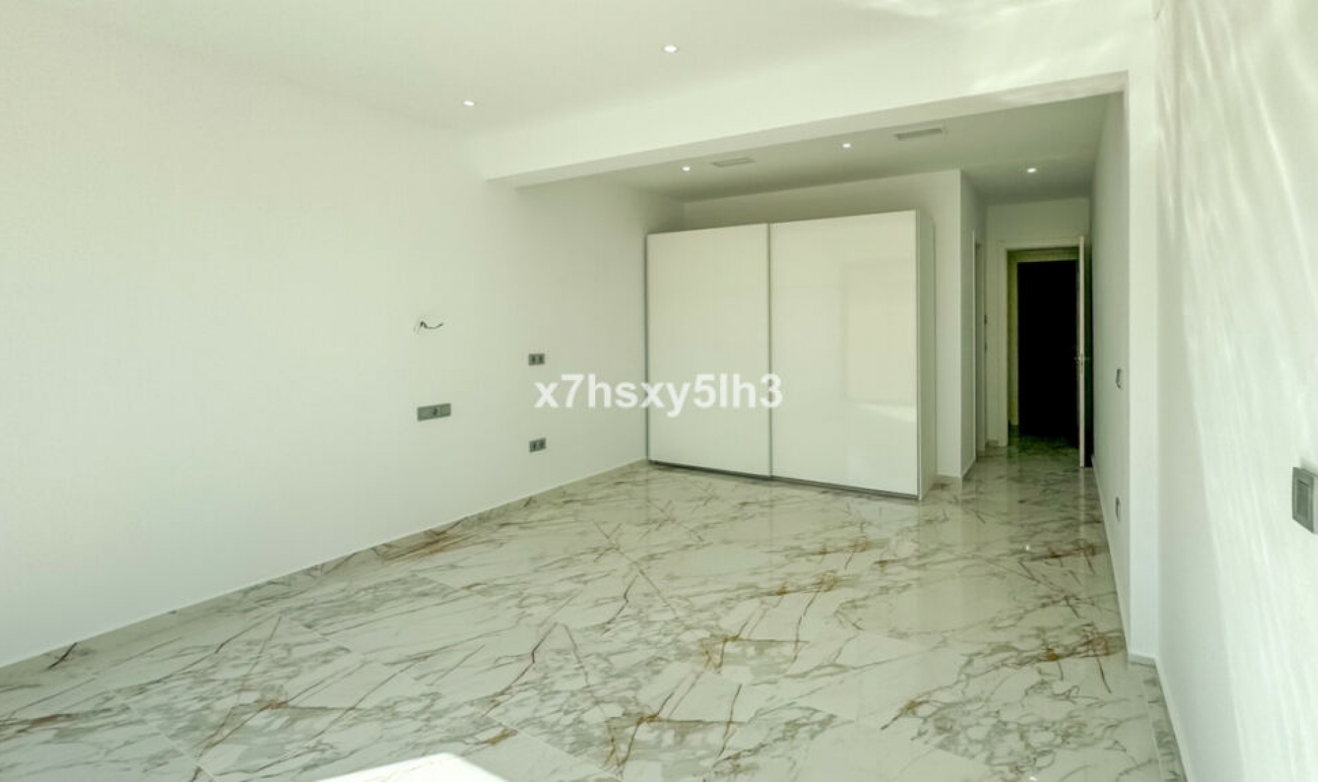 Resale - House -
Los Balcones