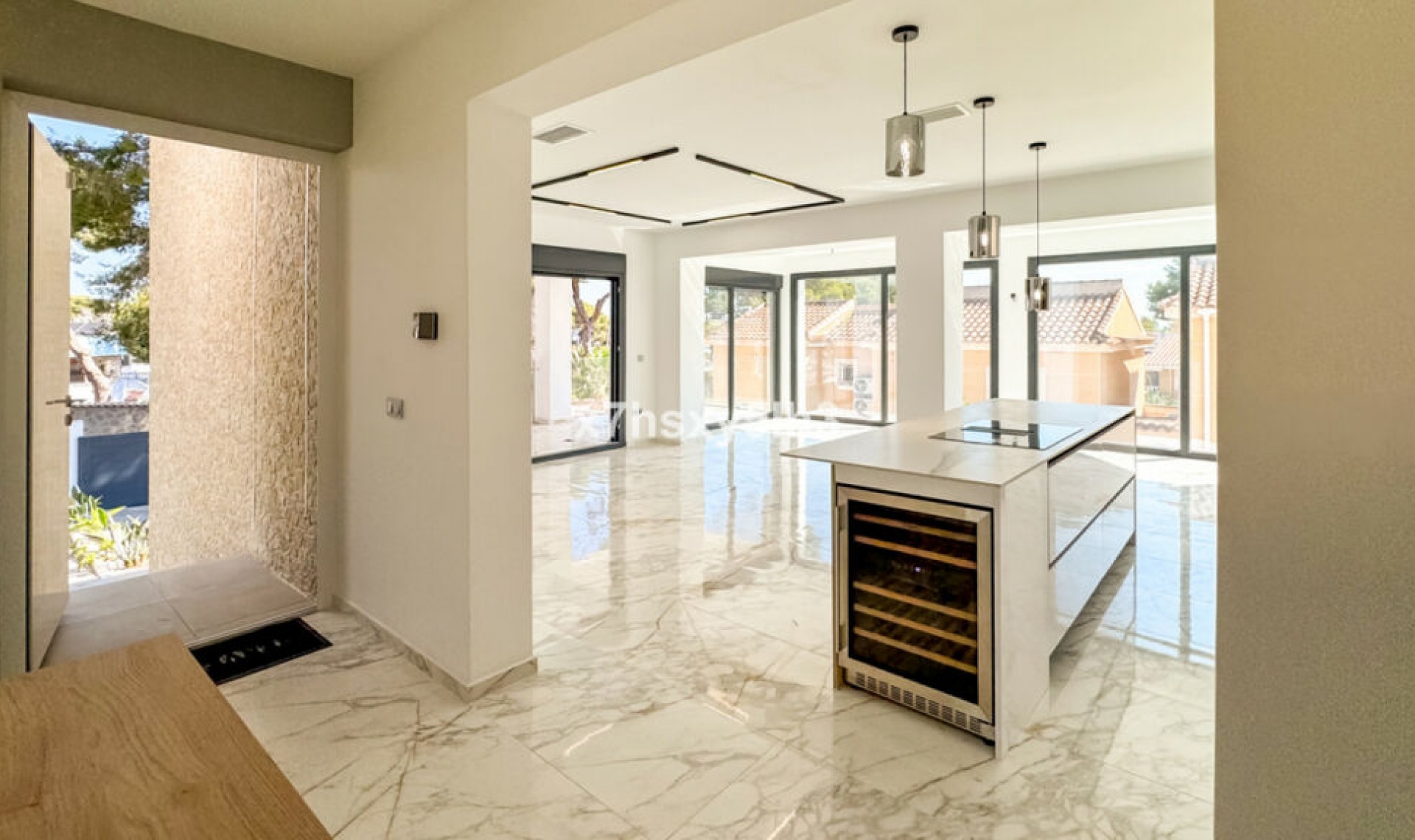 Resale - House -
Los Balcones