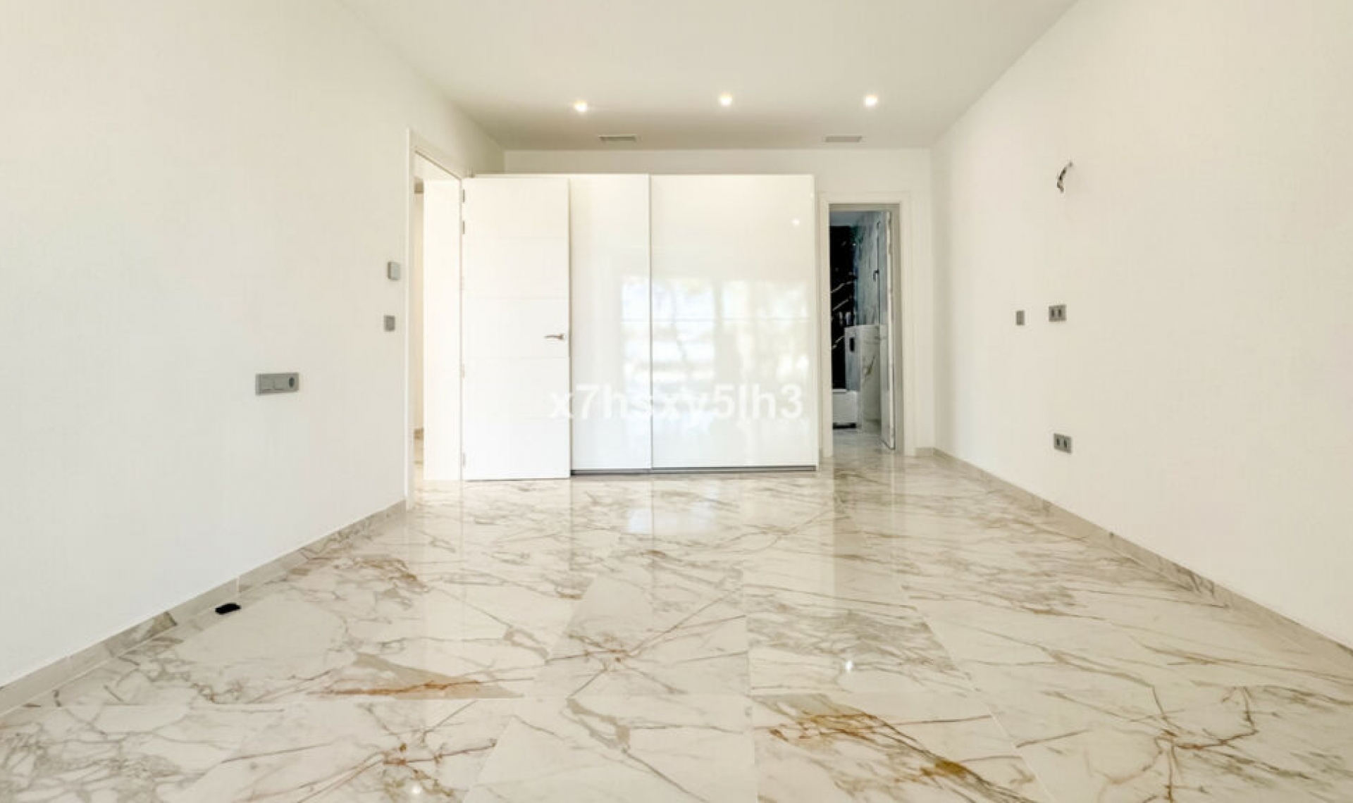 Resale - House -
Los Balcones