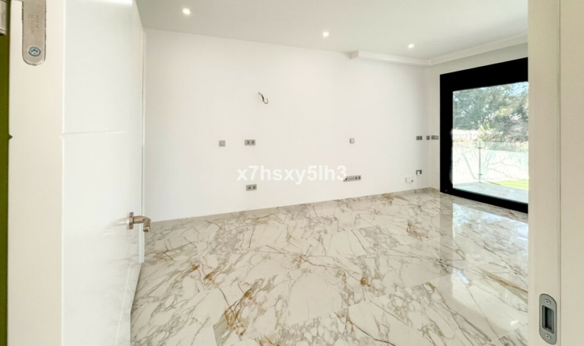 Resale - House -
Los Balcones