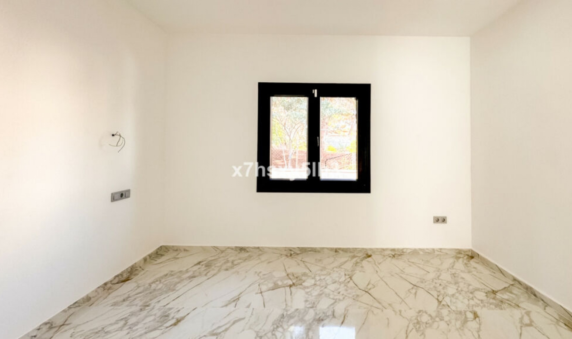 Resale - House -
Los Balcones