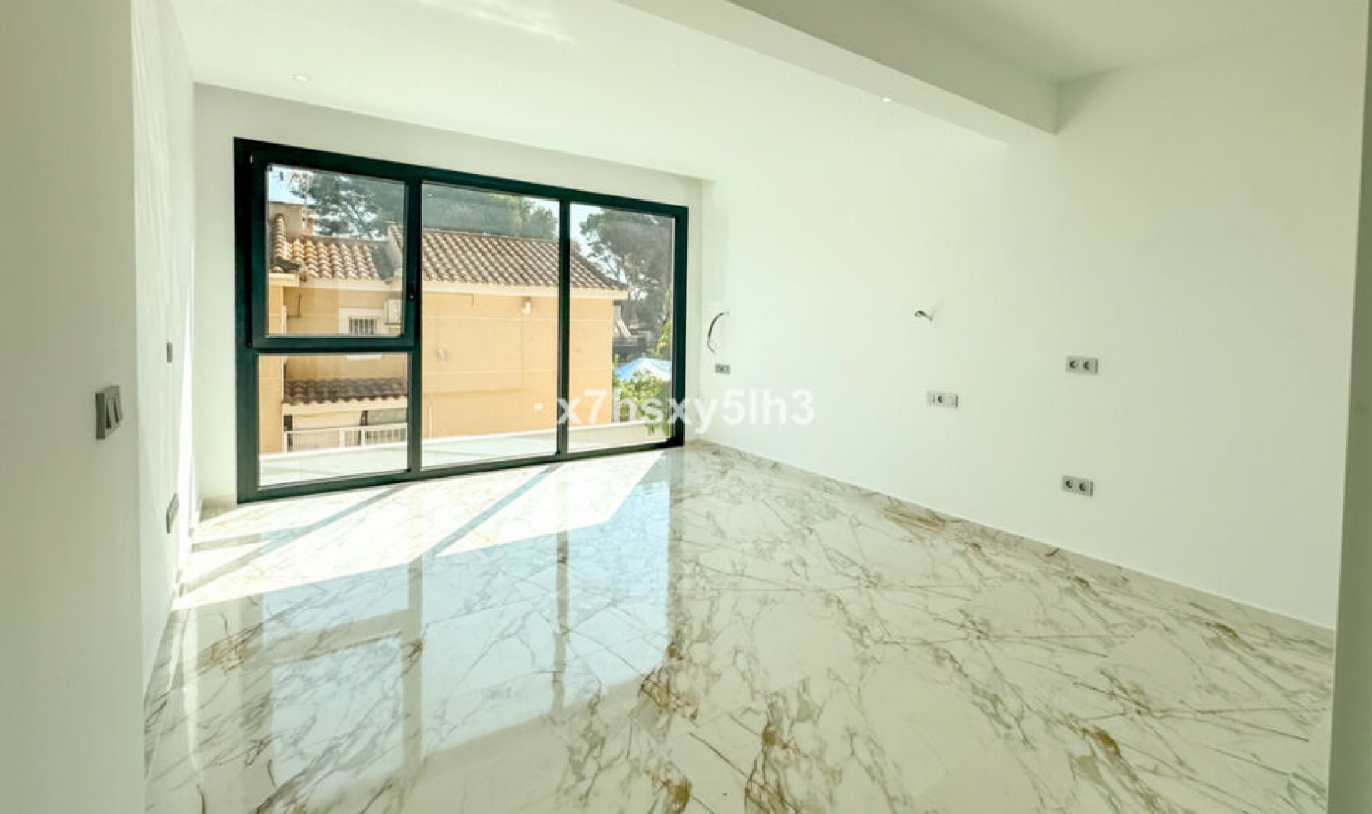 Resale - House -
Los Balcones