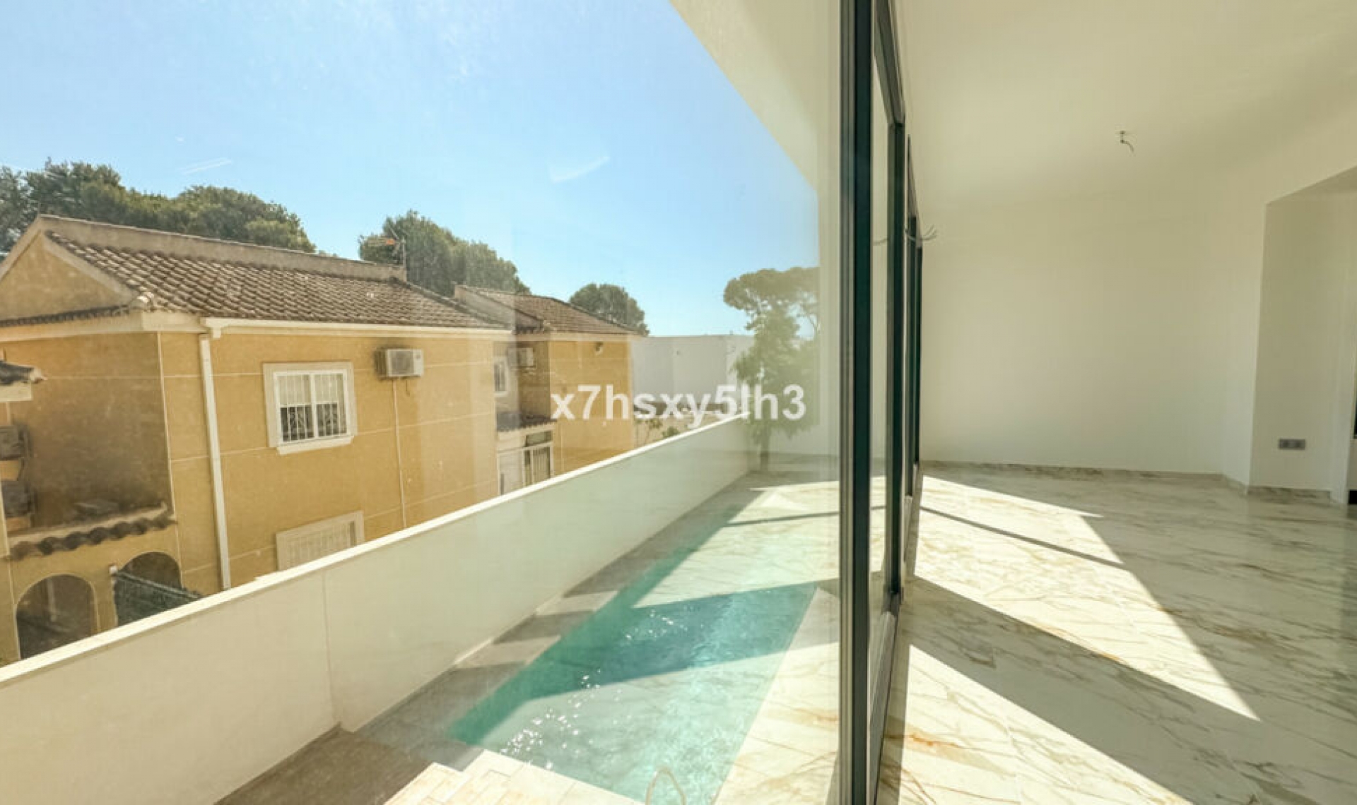 Resale - House -
Los Balcones