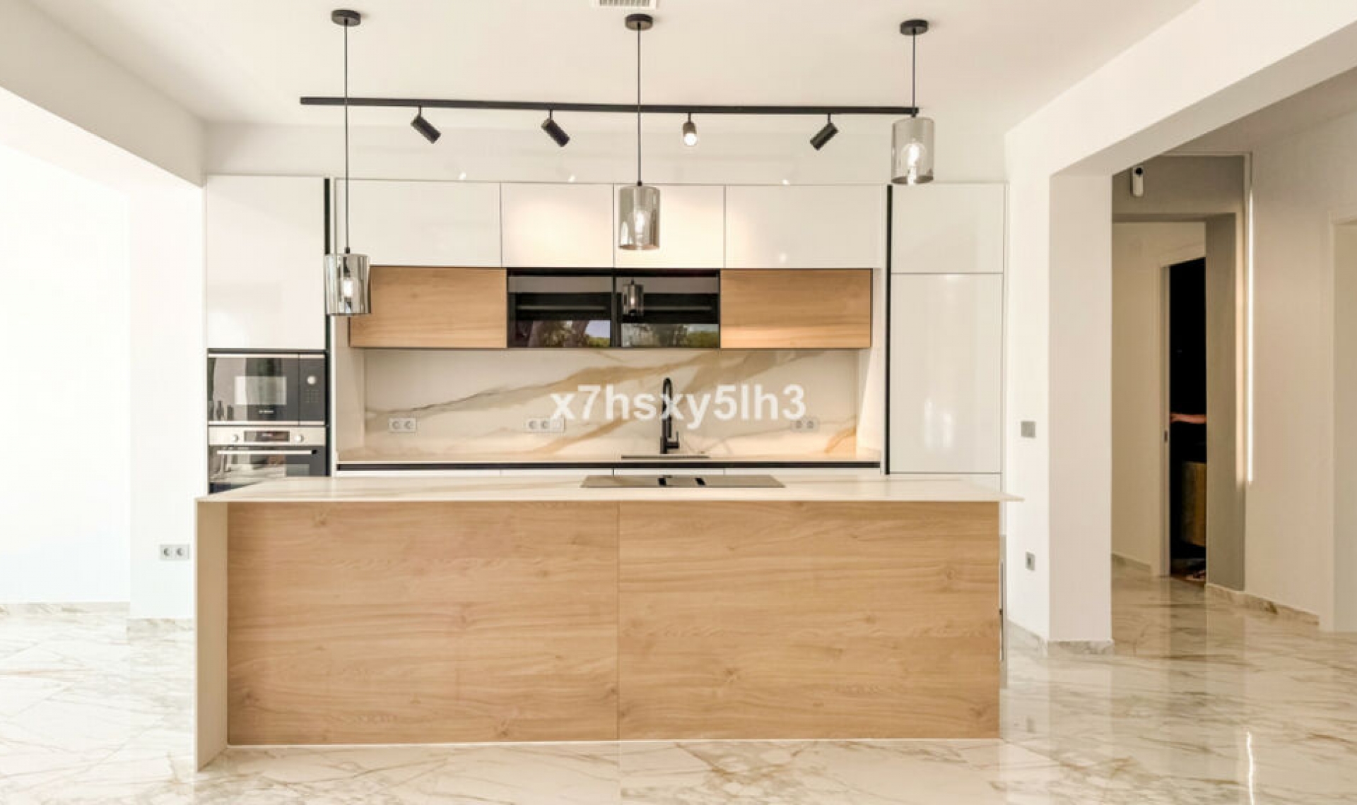 Resale - House -
Los Balcones