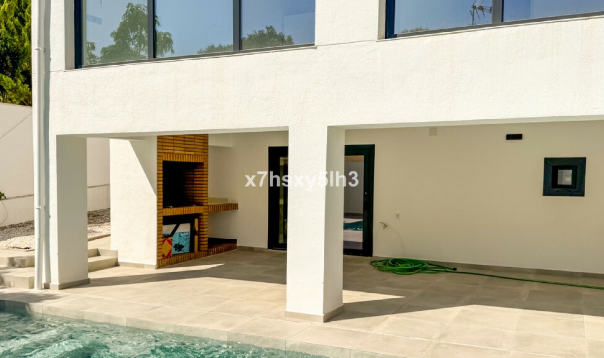 Resale - House -
Los Balcones